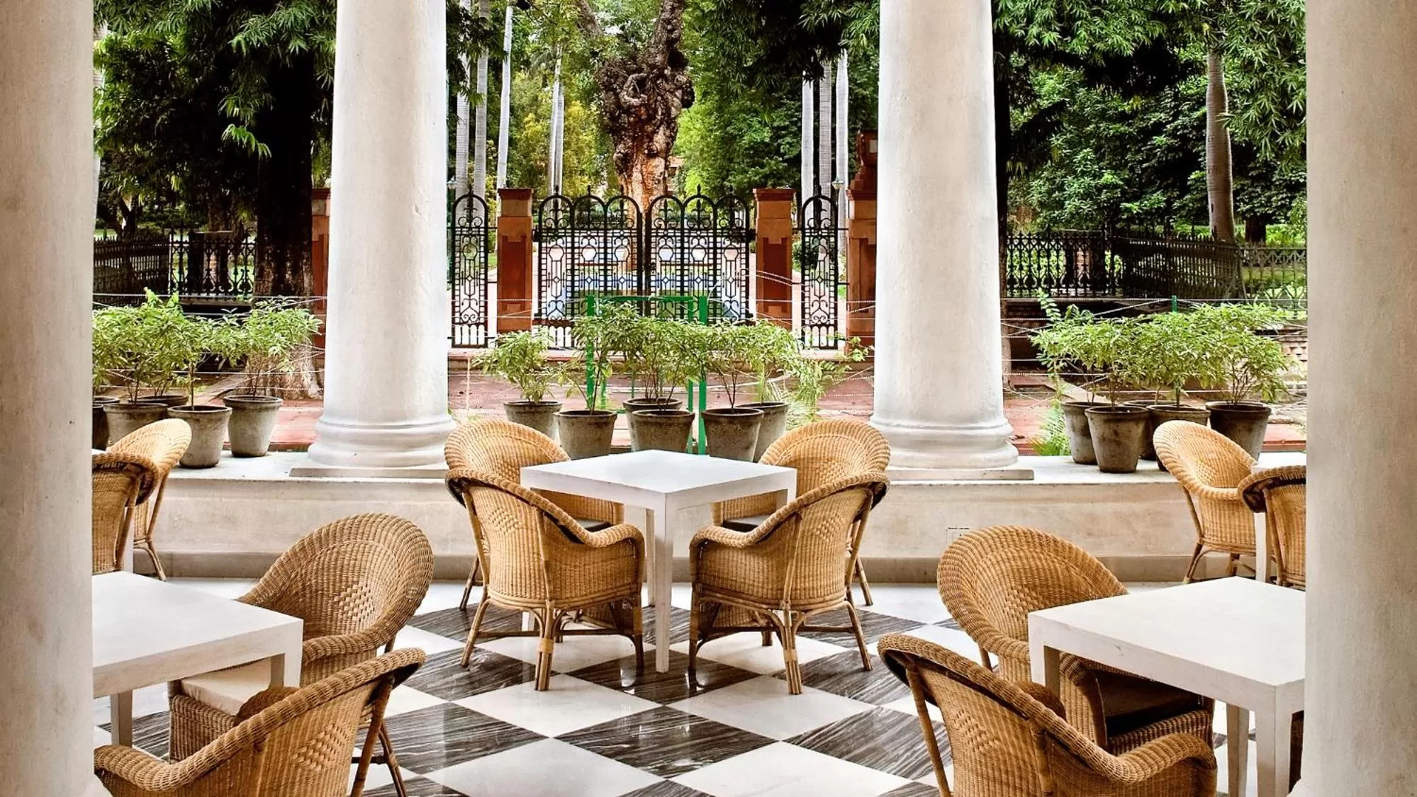 Restaurant/places to eat in Neemrana's - Baradari Palace