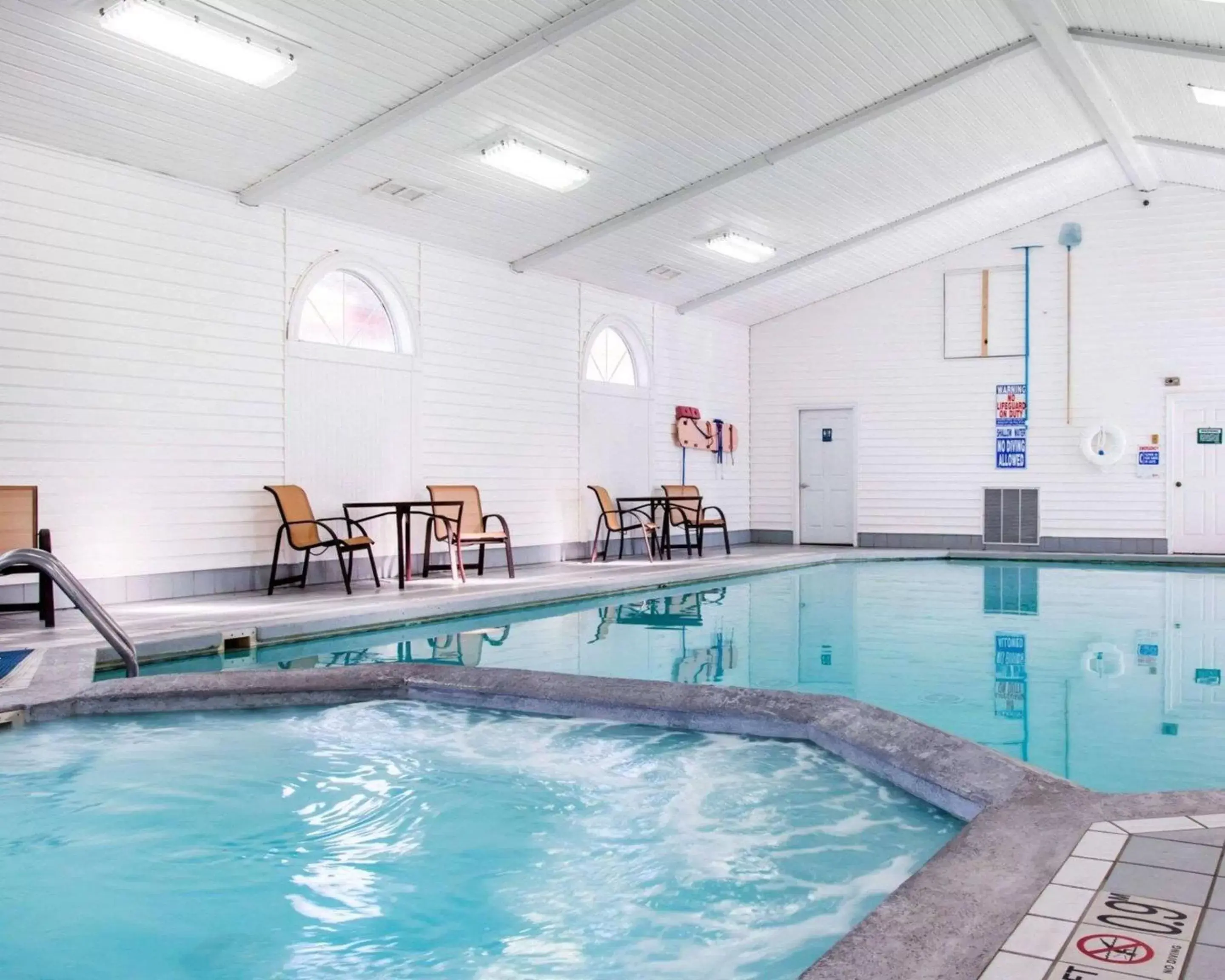 On site, Swimming Pool in Comfort Inn Lakeside - Mackinaw City