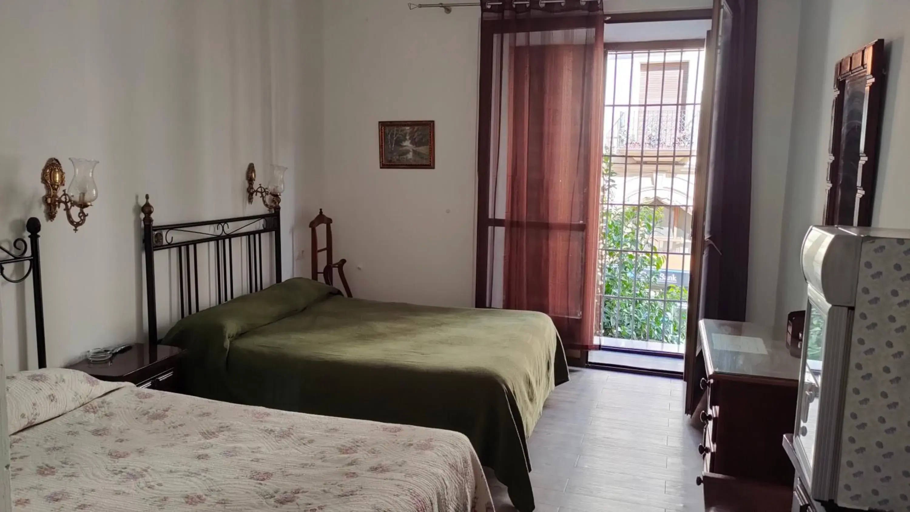 Bedroom, Bed in Hostal Colon Antequera