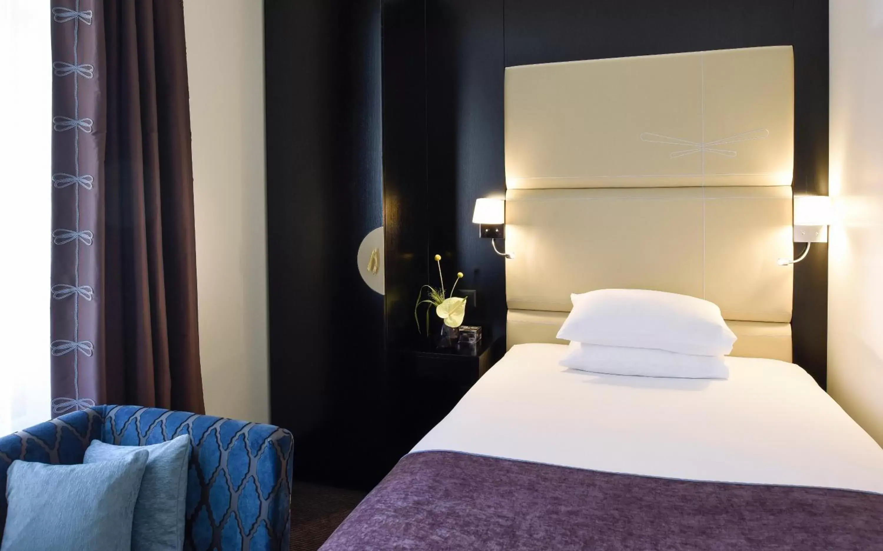 Bed in Hôtel Tiffany by Fassbind Bed in Hôtel Tiffany by Fassbind