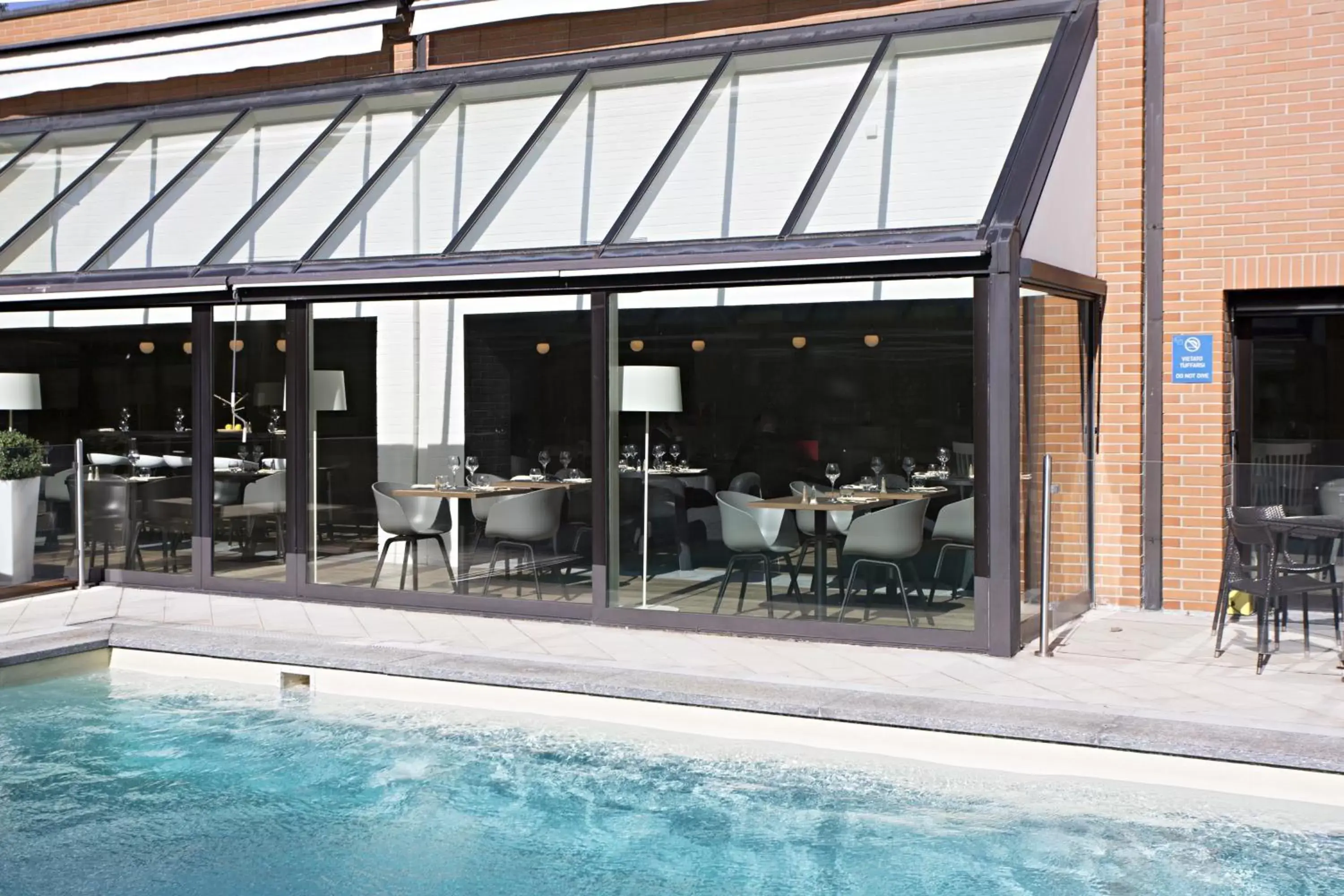 Swimming pool, Restaurant/Places to Eat in Novotel Milano Linate Aeroporto