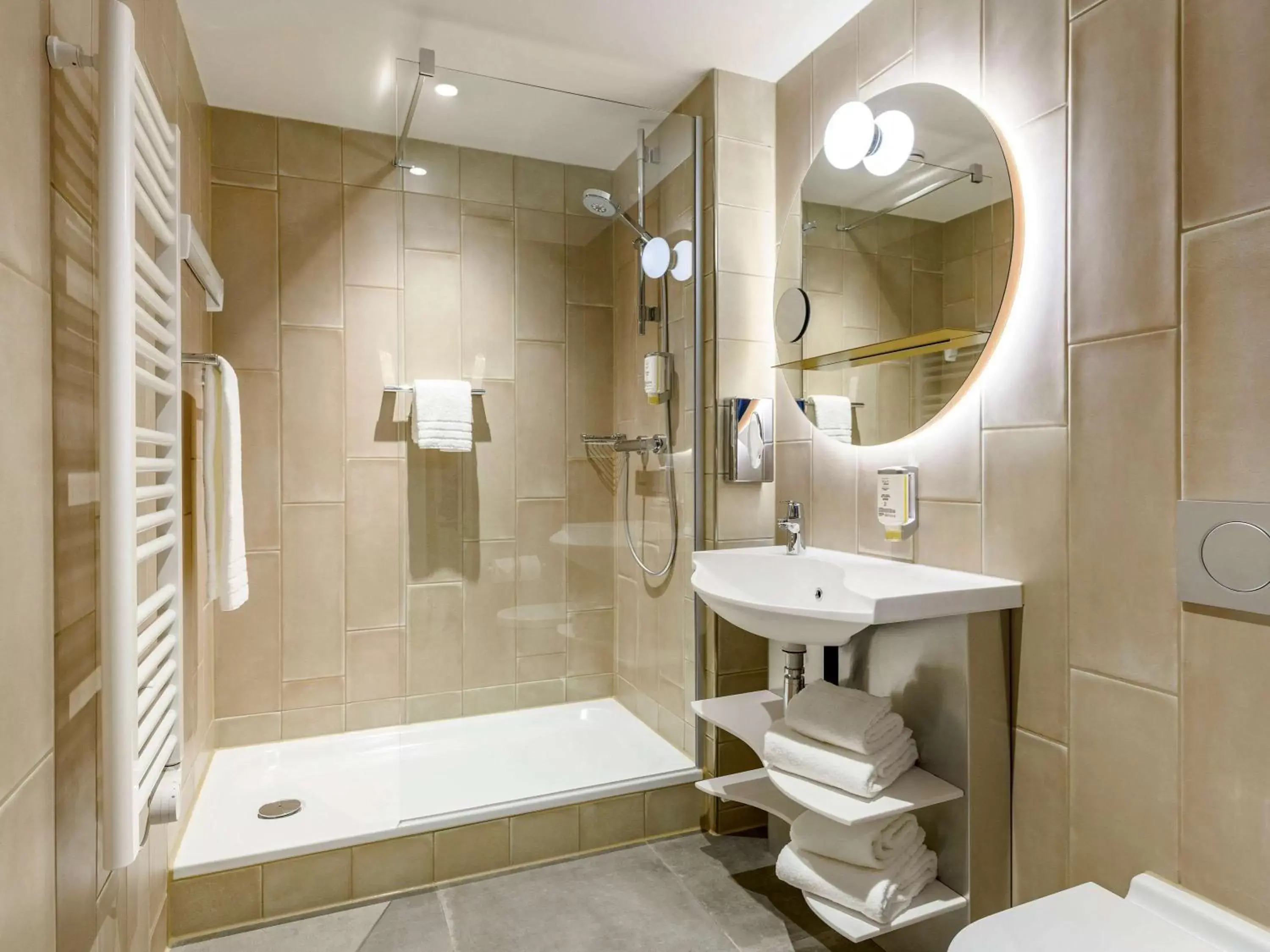 Photo of the whole room, Bathroom in Aparthotel Adagio Bremen City