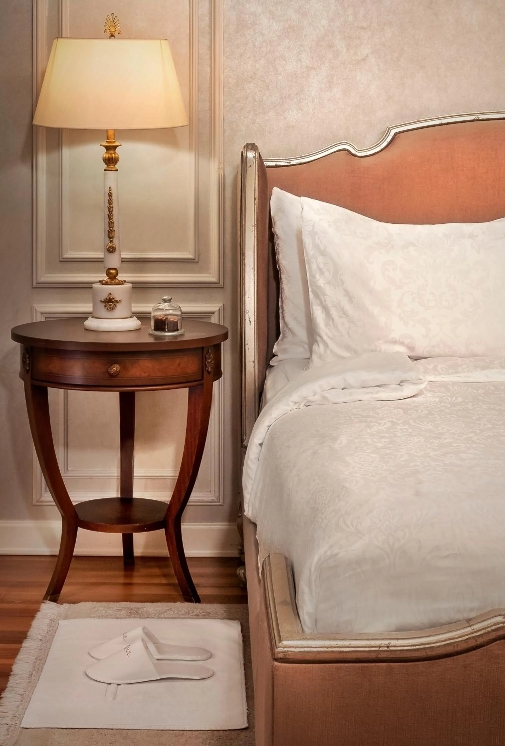 Bed in Rixos Pera Istanbul