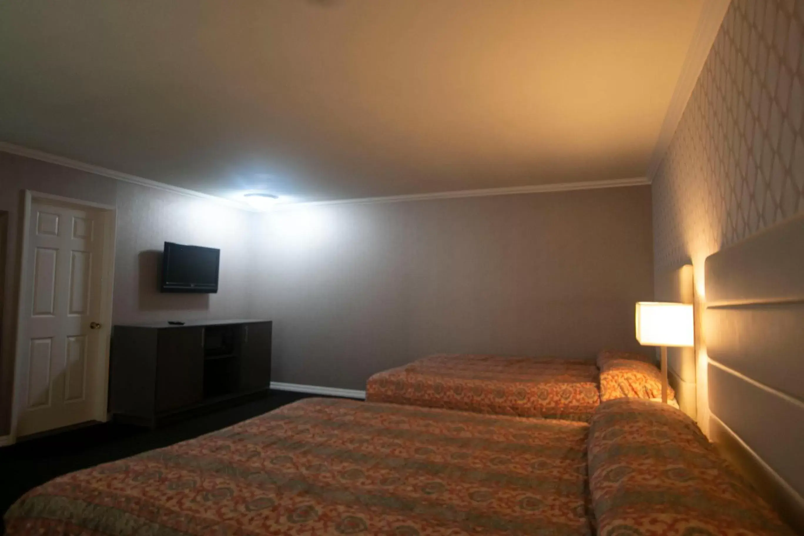 Bedroom, Bed in Alpha Inn and Suites