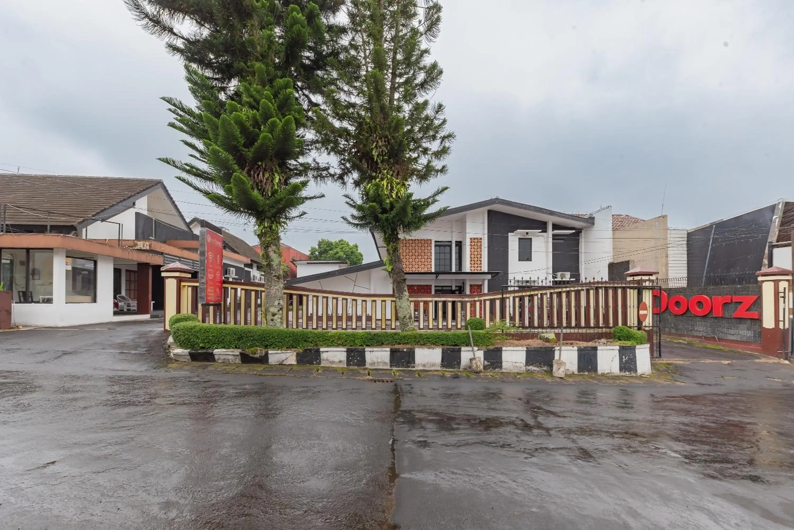 Property Building in RedDoorz near Alun-Alun Kota Sukabumi