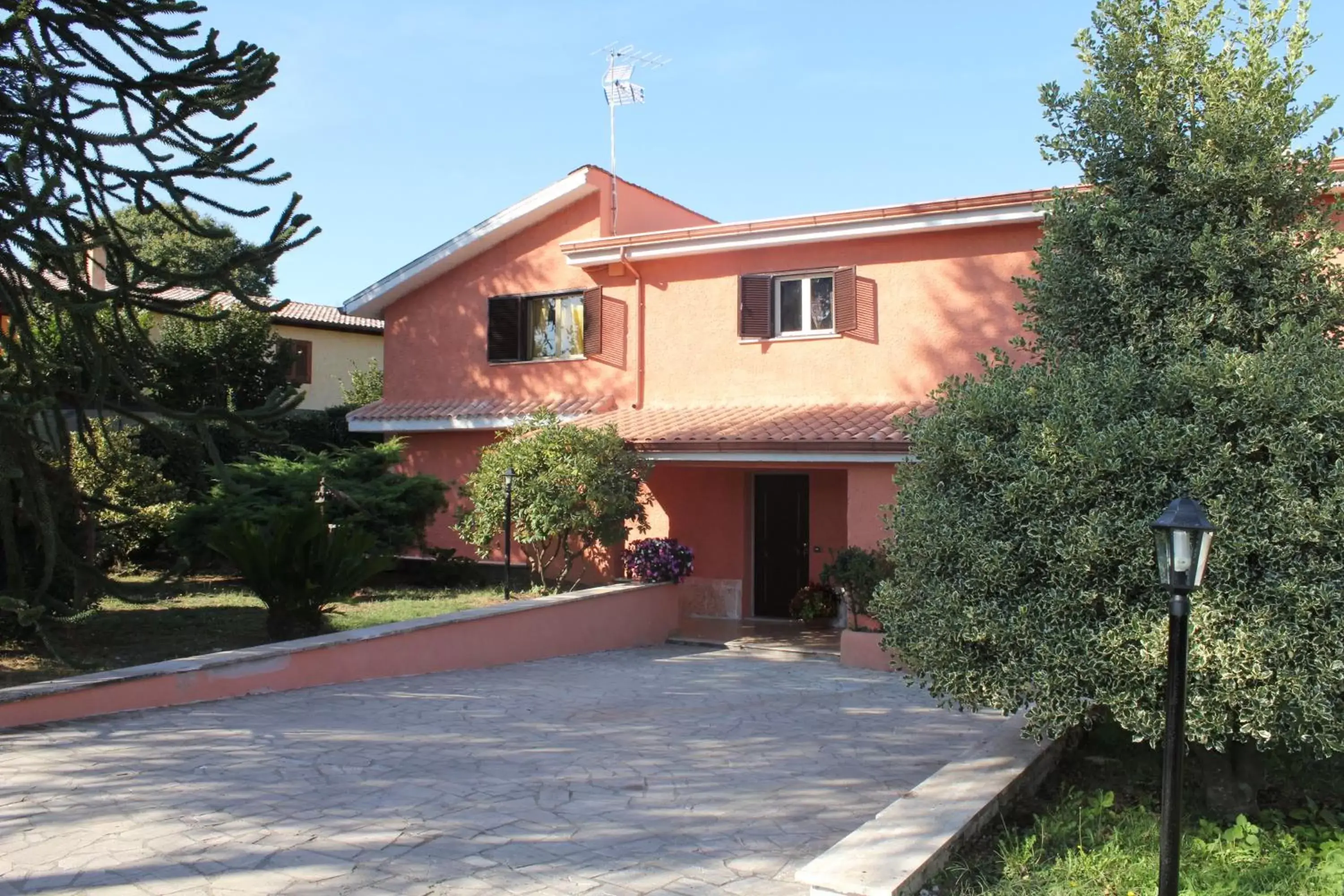 Facade/entrance, Property Building in Il sottosopra