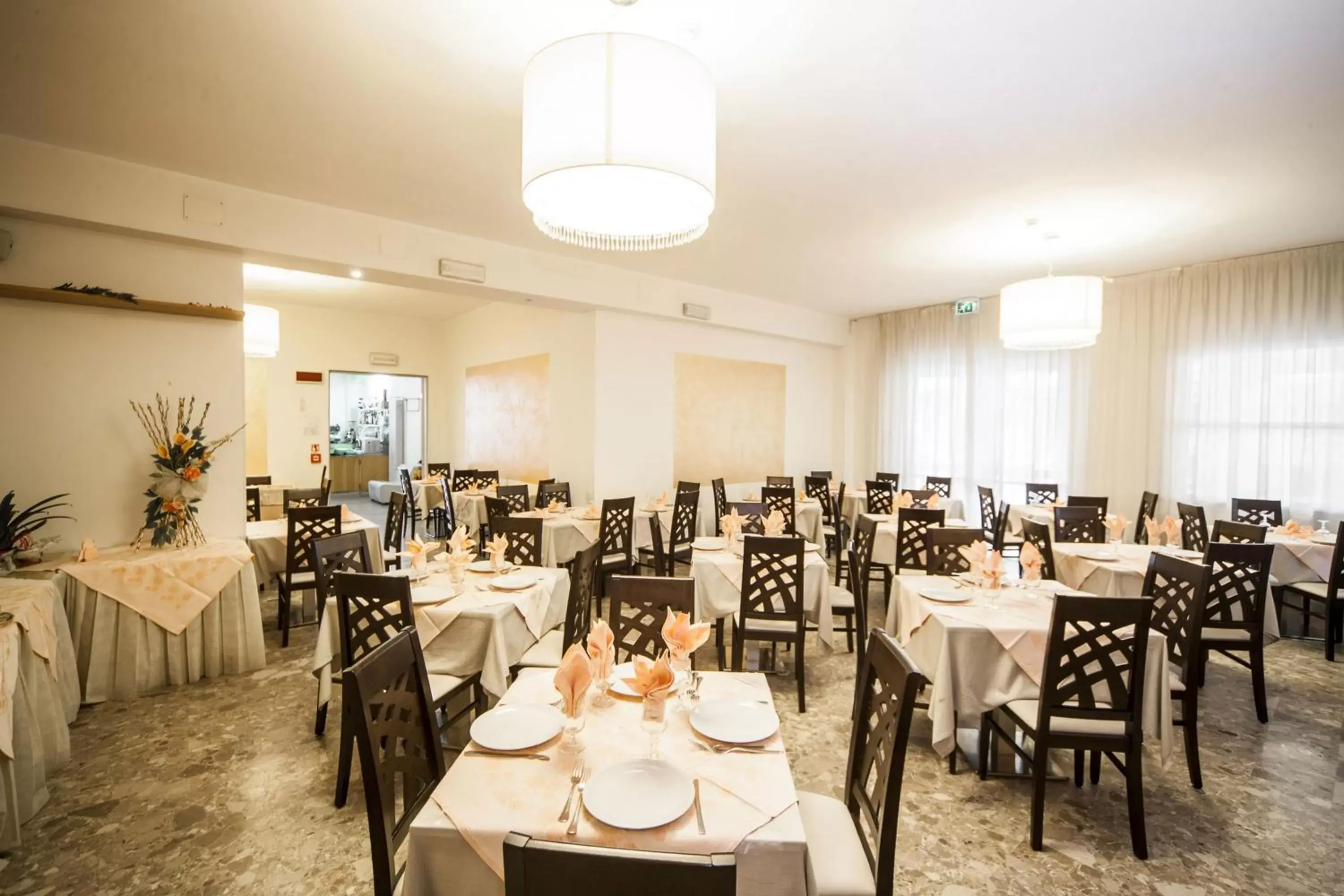 Restaurant/Places to Eat in Hotel Marilonda