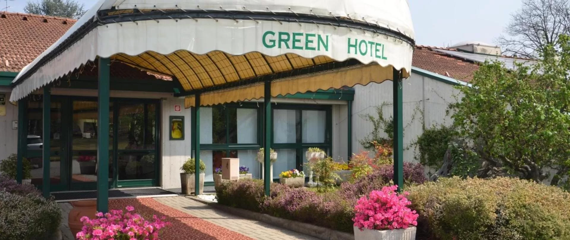 Facade/entrance in Green Hotel