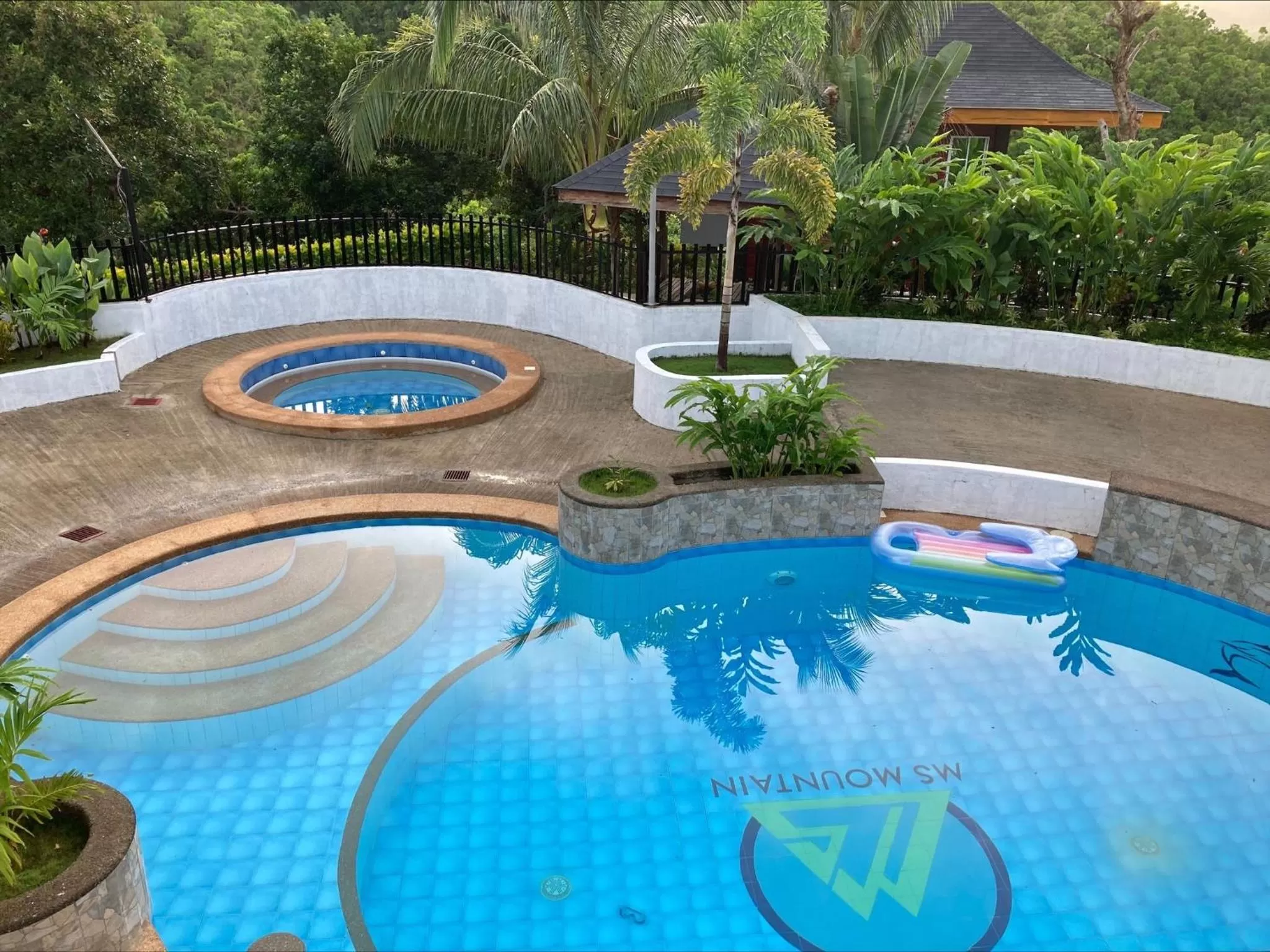 Garden view in MS Mountain Cabin