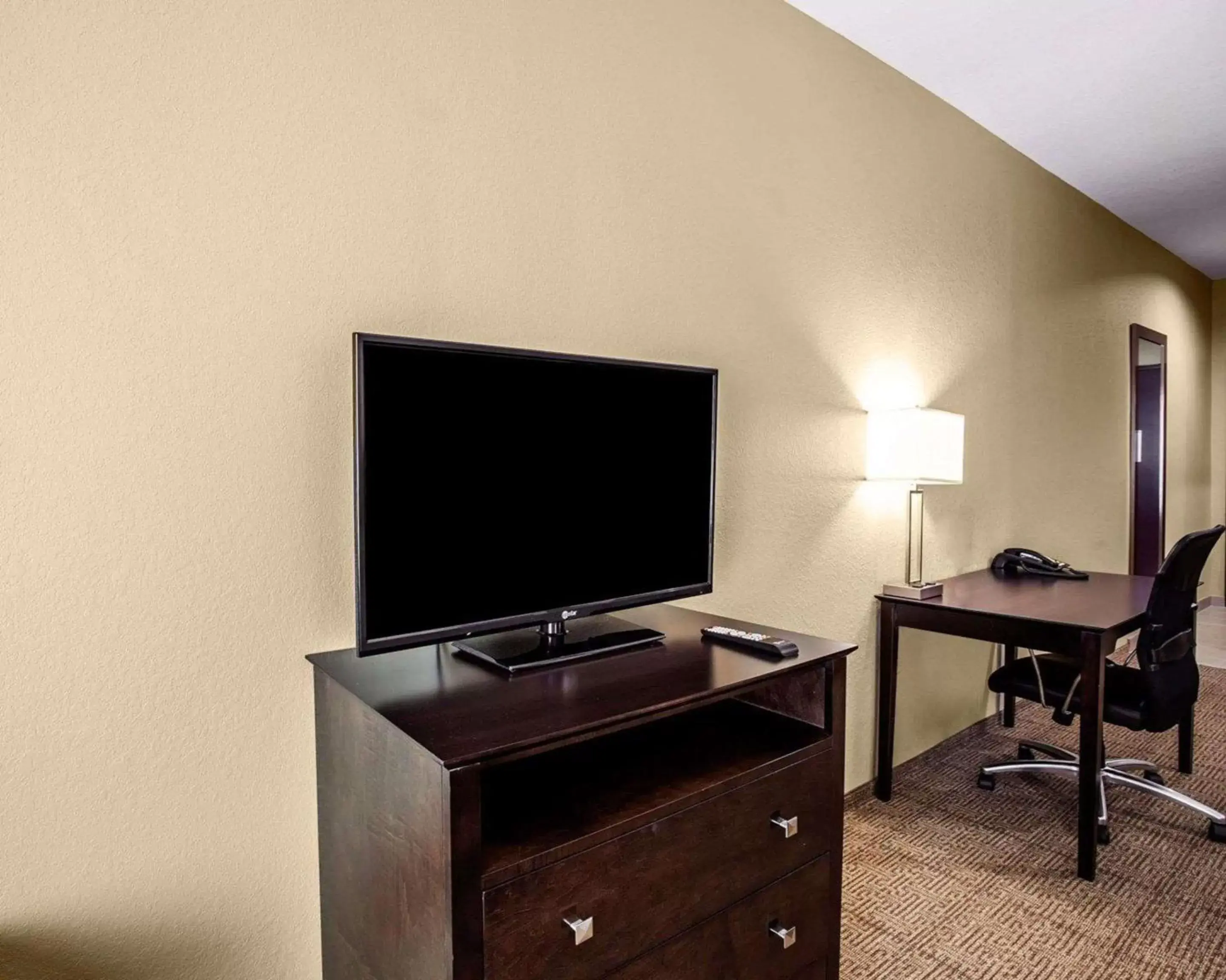 Photo of the whole room, TV/Entertainment Center in Comfort Suites Houston Northwest Cy-Fair