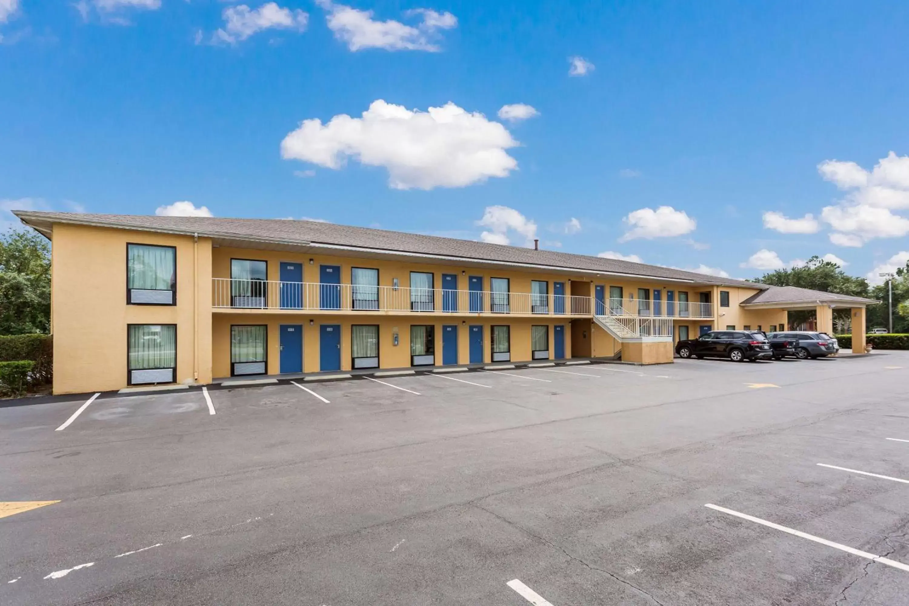 Property Building in Motel 6-Macclenny, FL