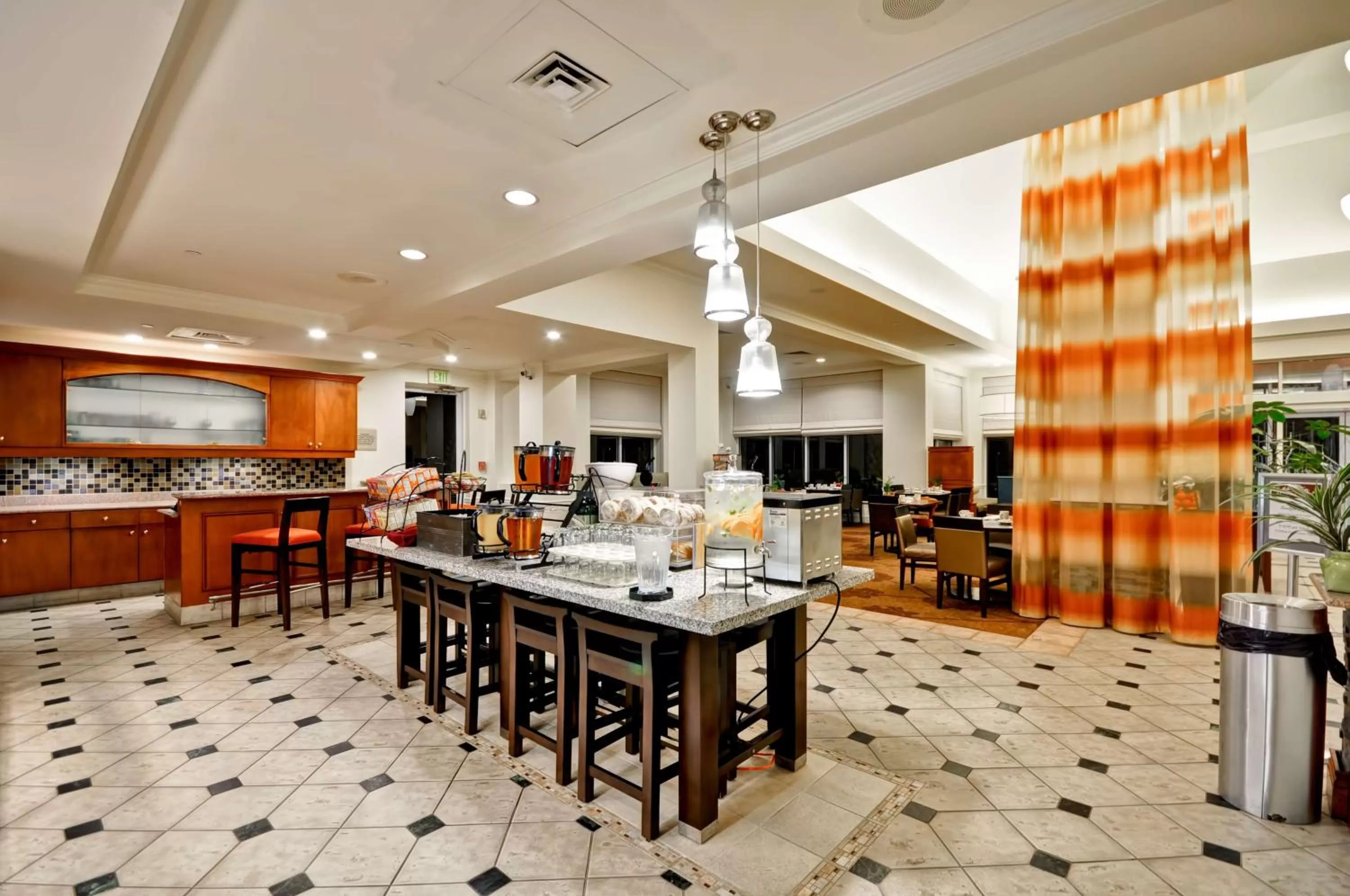 Restaurant/places to eat in Hilton Garden Inn Tampa North