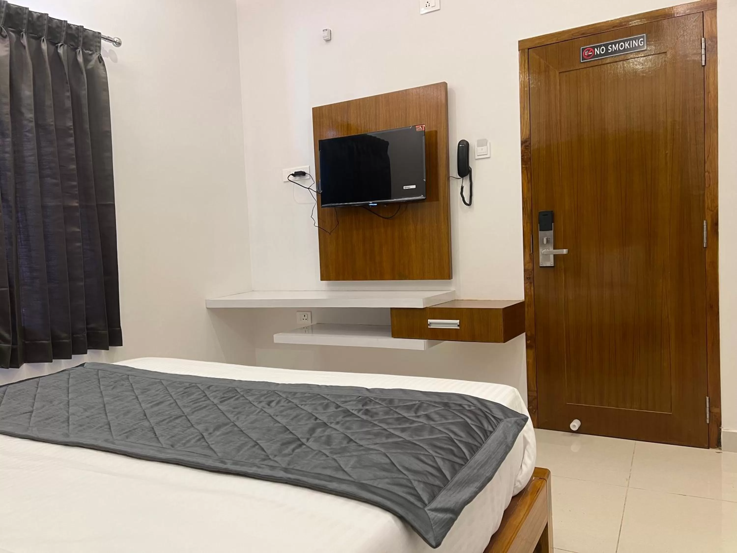 TV and multimedia, Bed in Le Hotel Host