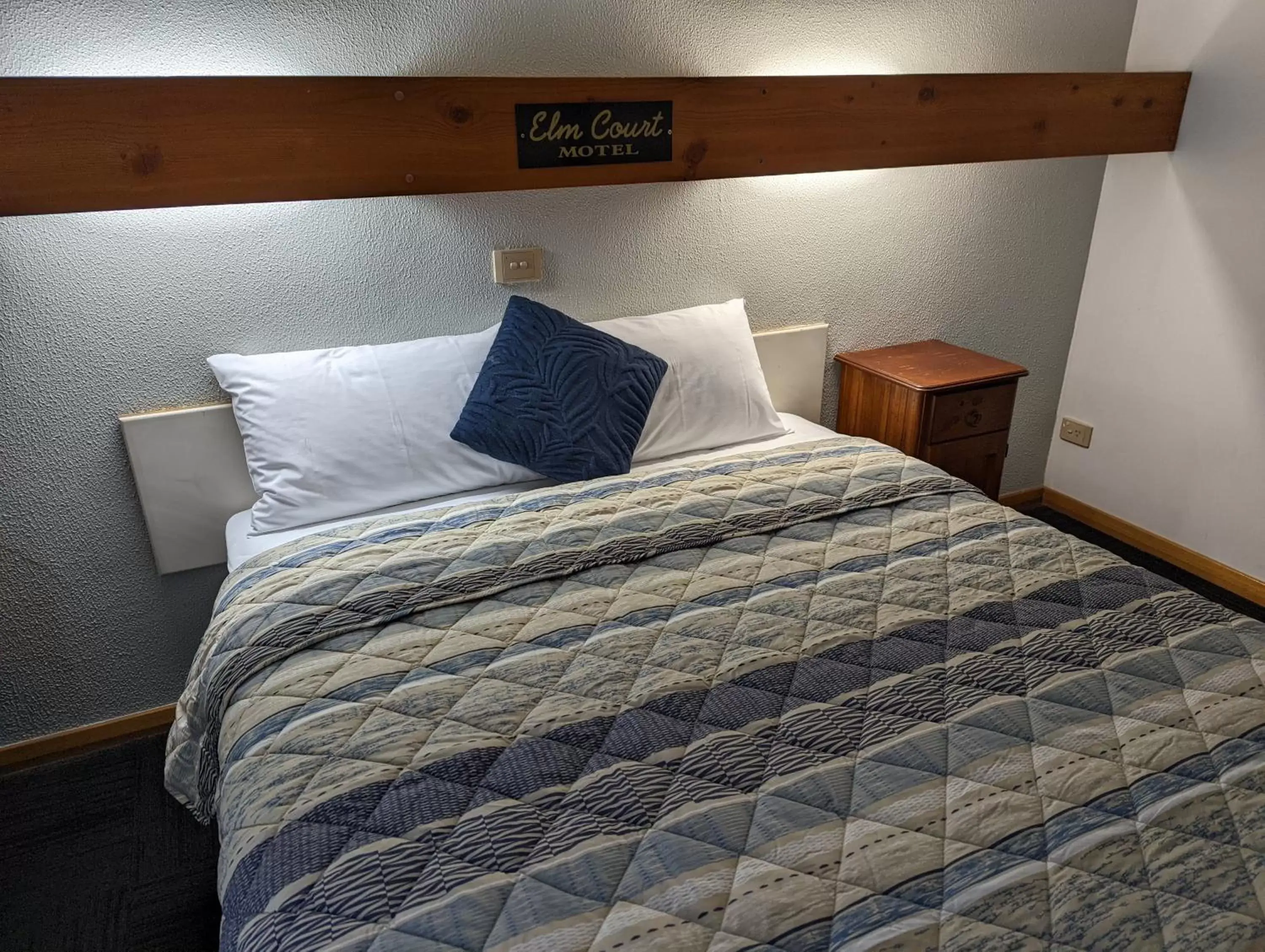 Bed in Elm Court Motel
