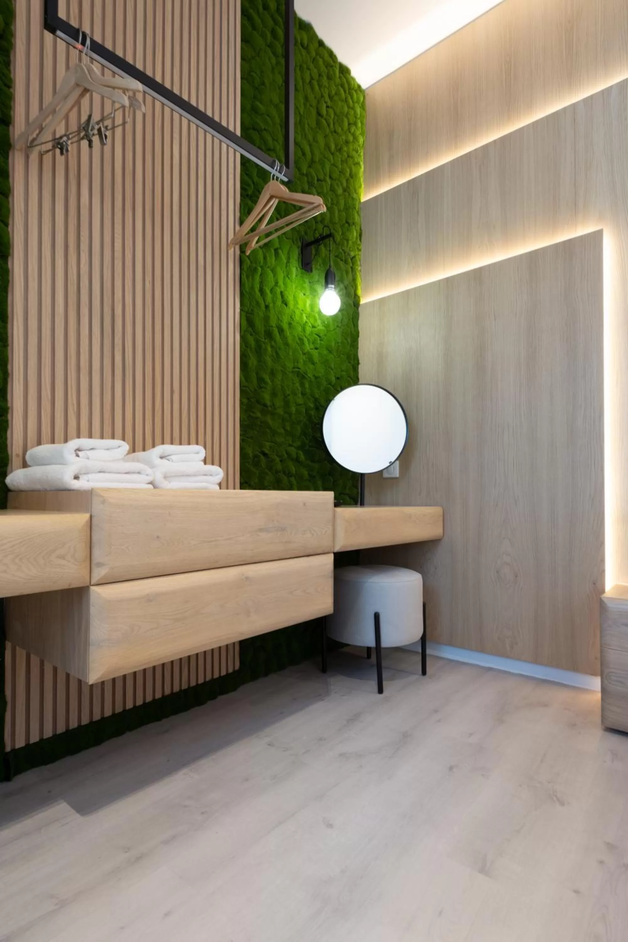 wardrobe, Bed in Incanto Boutique Suites - Neos Kosmos