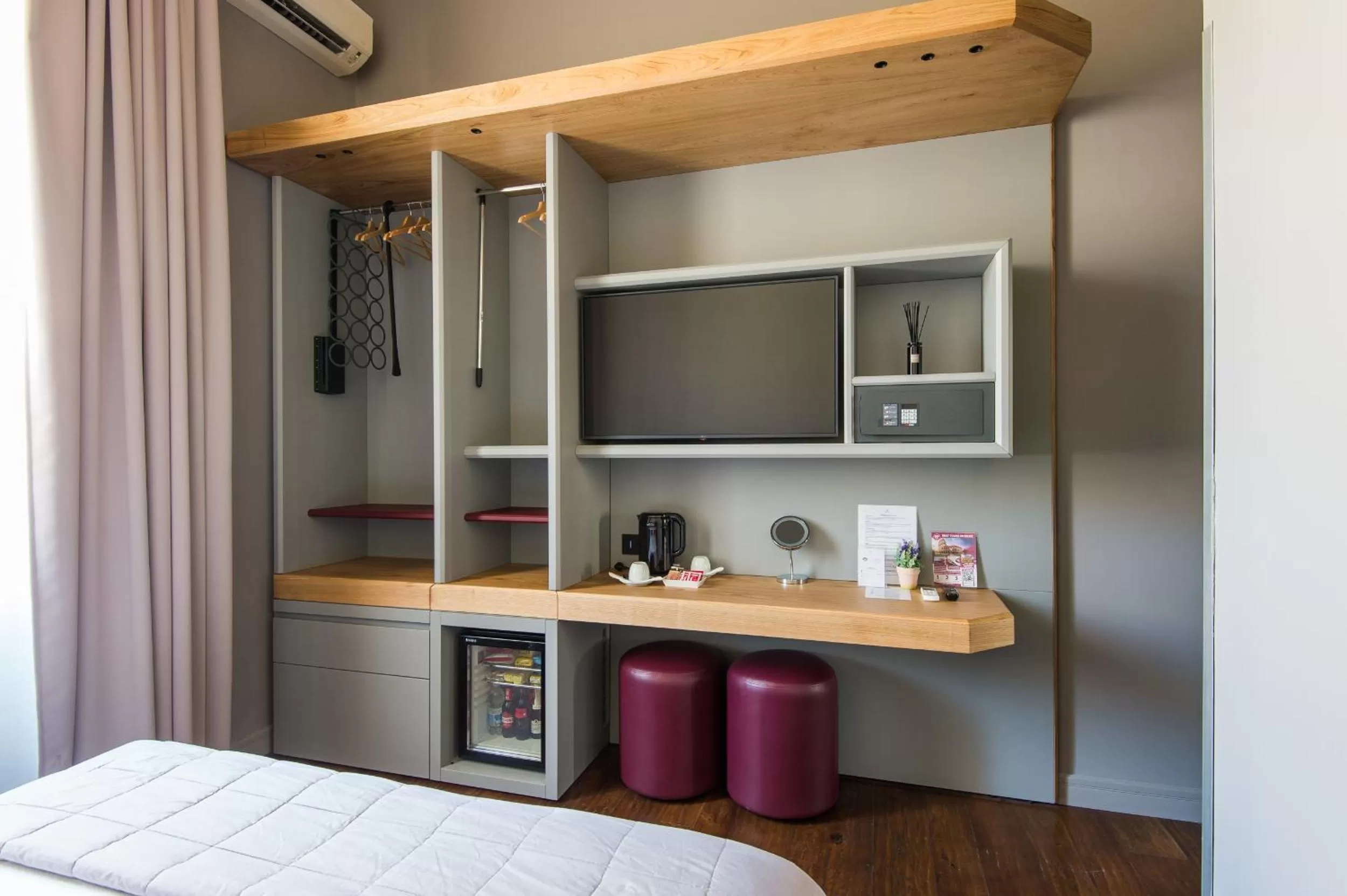 Photo of the whole room, Bed in New Design St.Peter