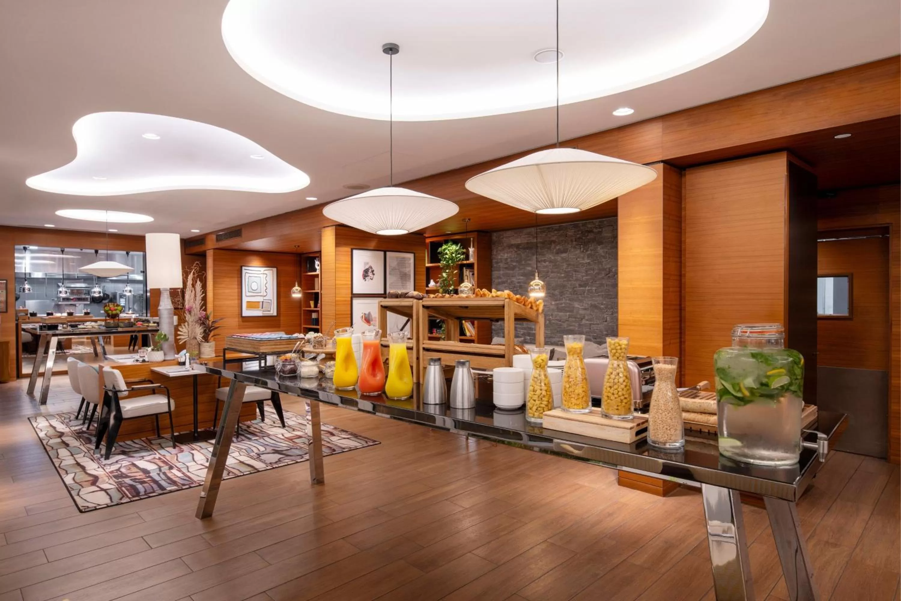 Restaurant/places to eat in Renaissance Paris Republique Hotel & Spa