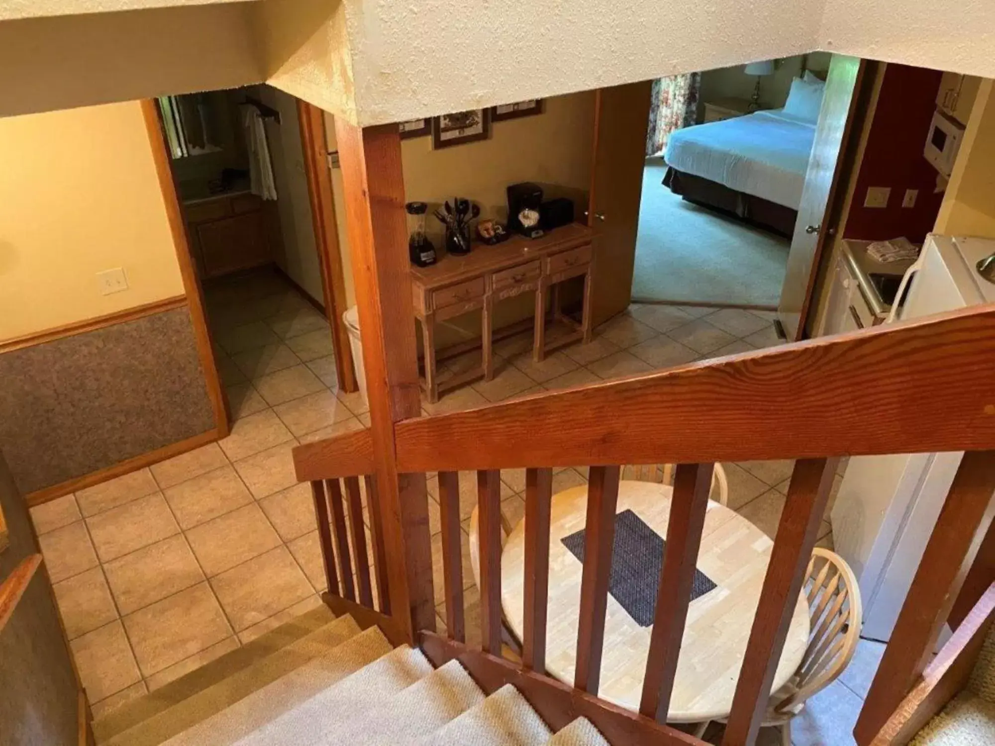 Dining area in Fairway Forest