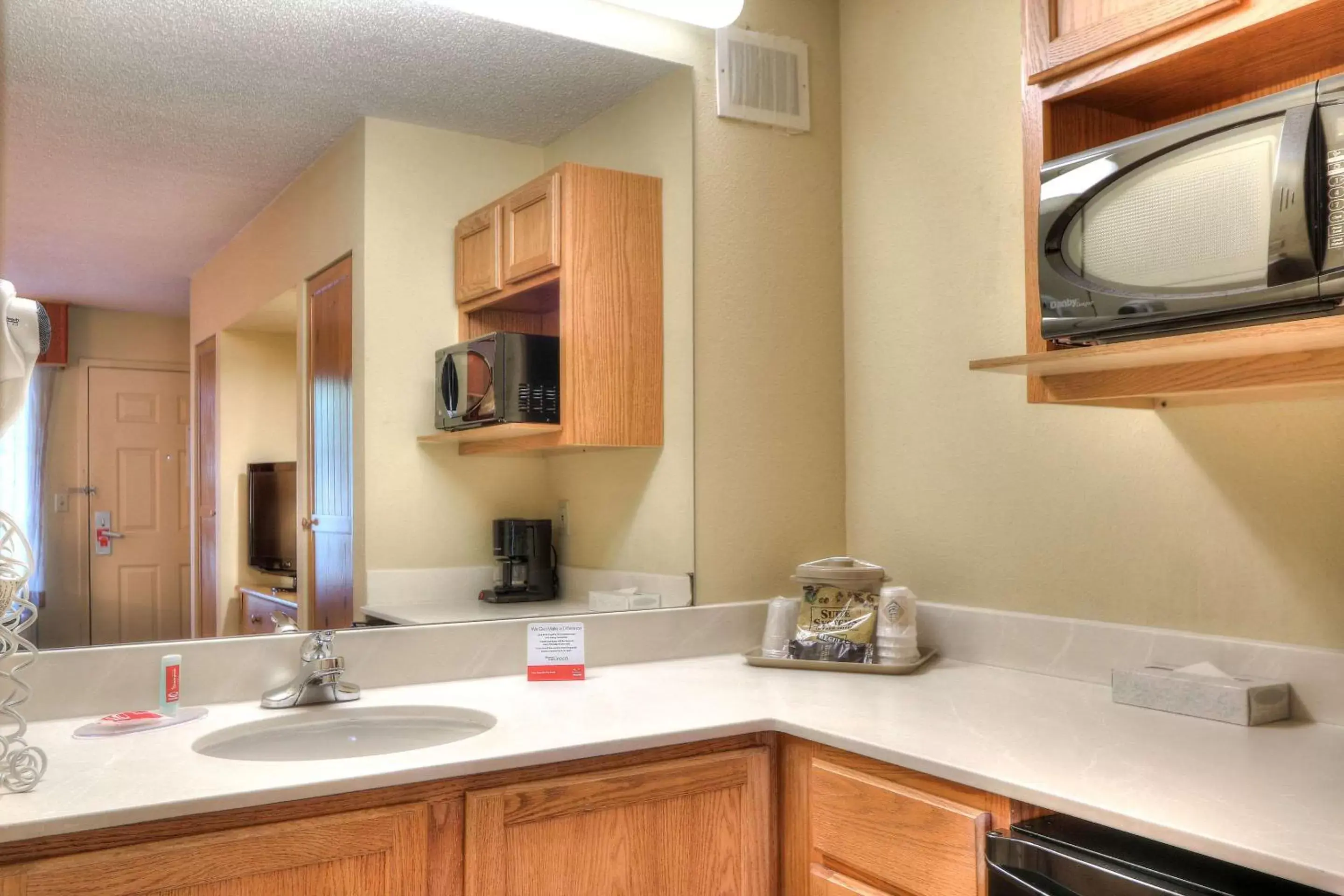 Photo of the whole room, Bathroom in Econo Lodge Pigeon Forge Riverside