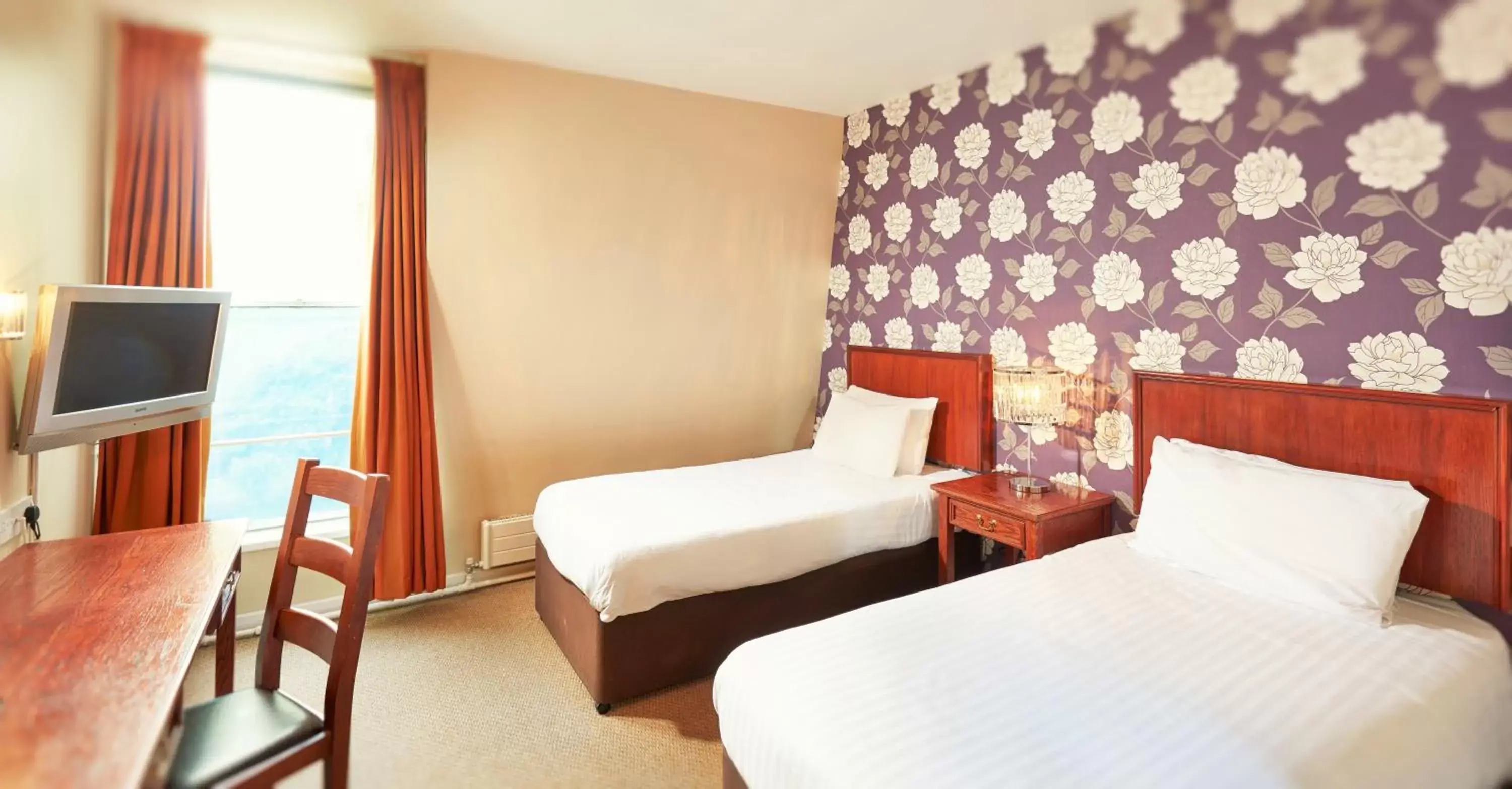 Bedroom, Bed in St James Hotel