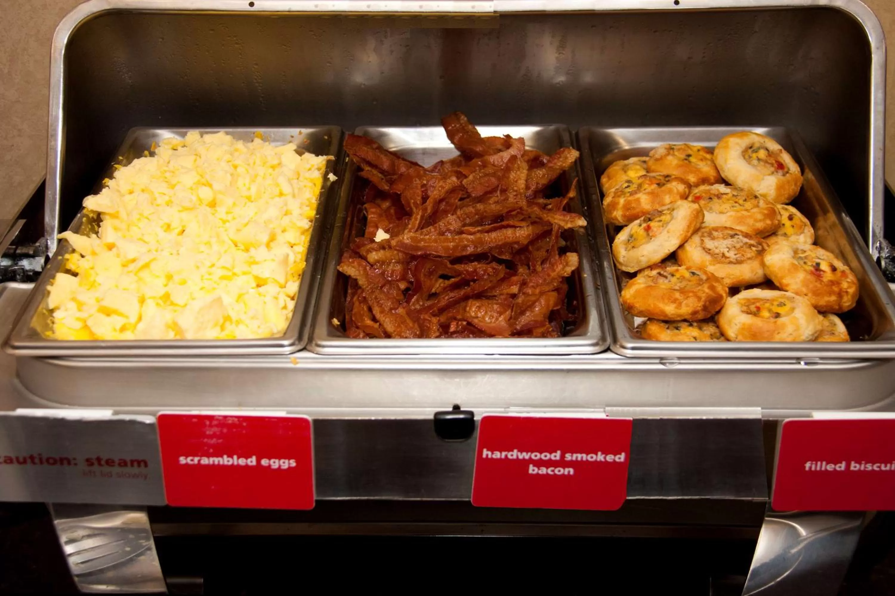 Bed in Hampton Inn & Suites Kalamazoo-Oshtemo