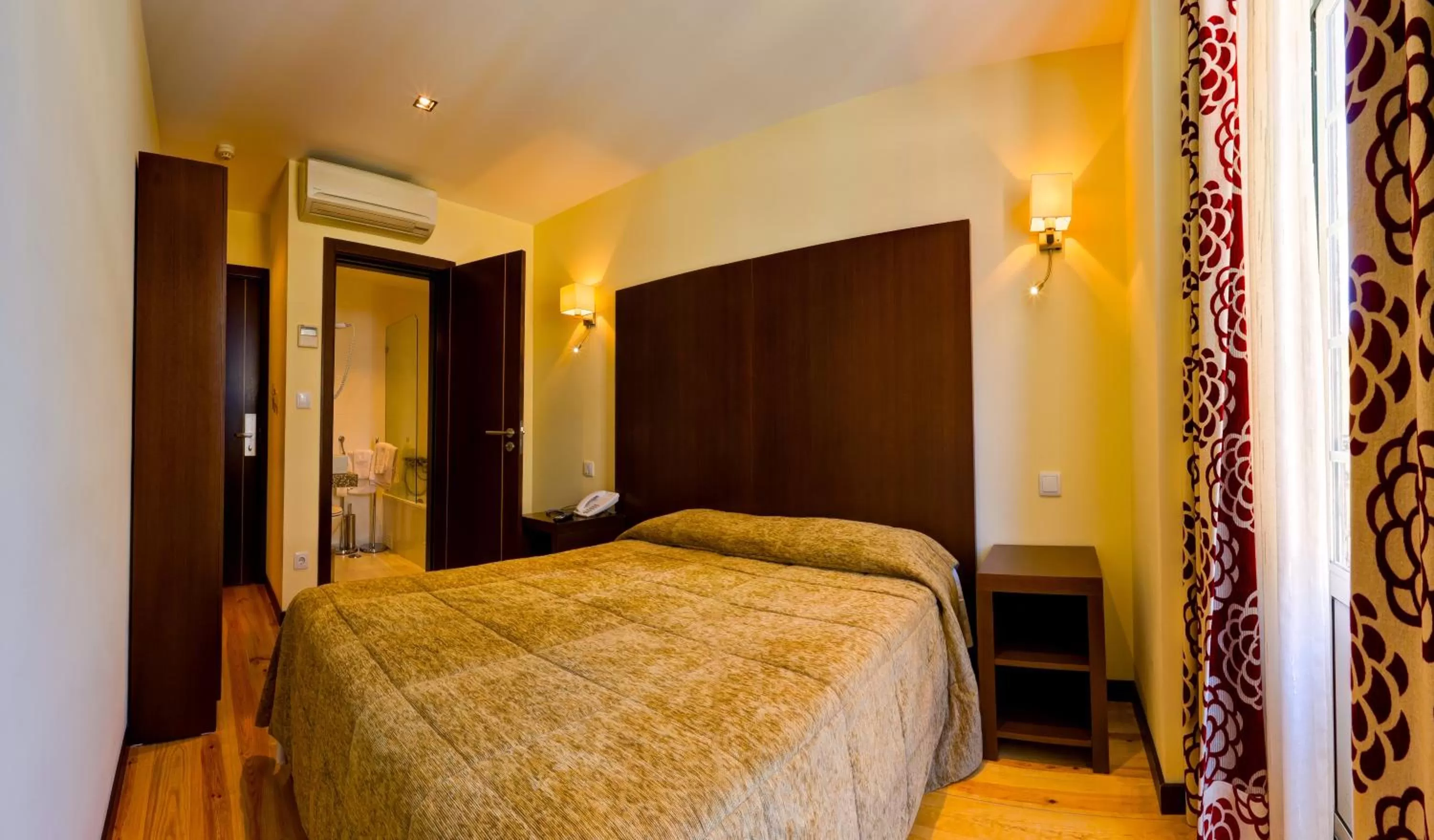 Photo of the whole room, Bed in Hotel Duas Nações