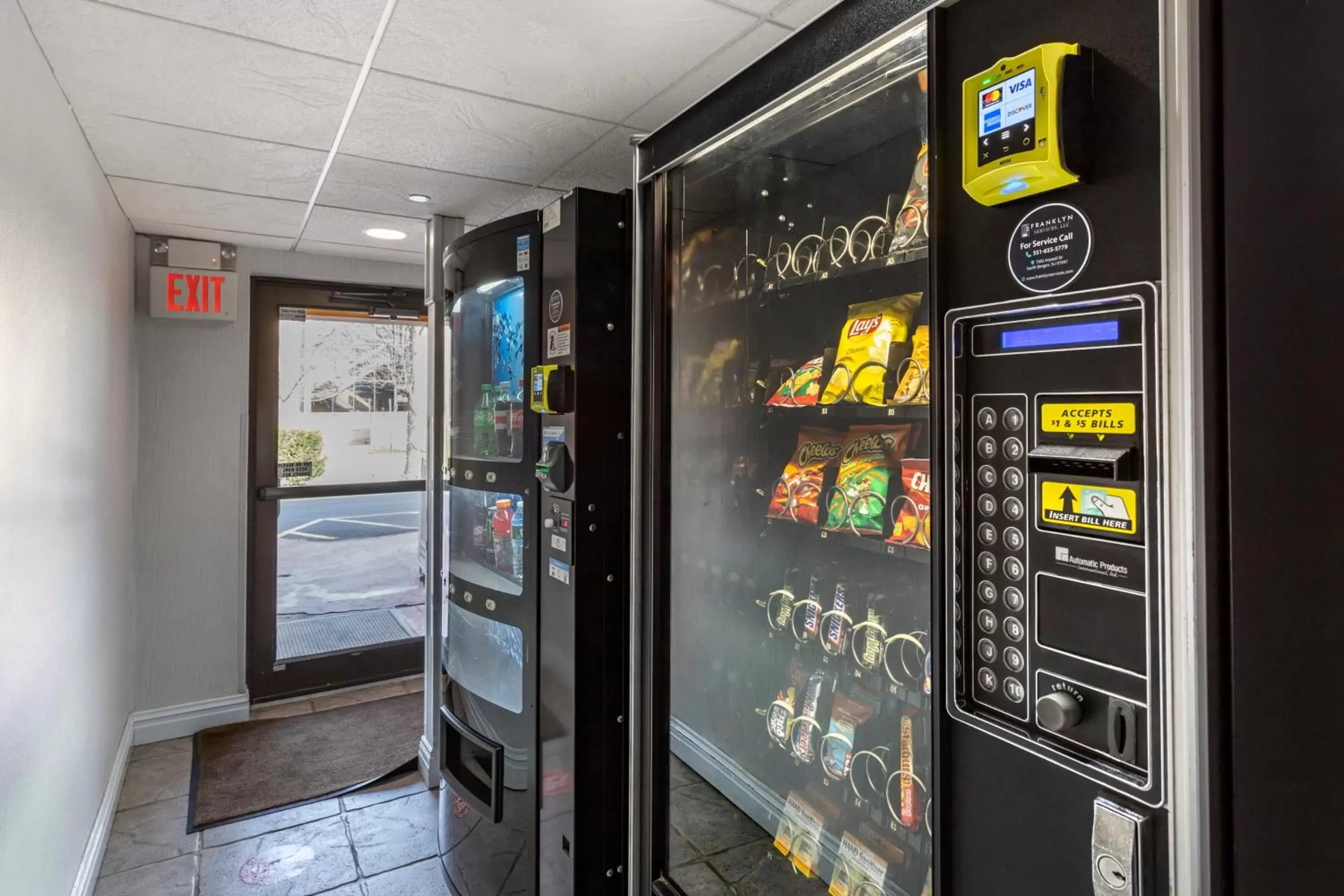 vending machine, Supermarket/Shops in Comfort Inn Paramus - Hackensack