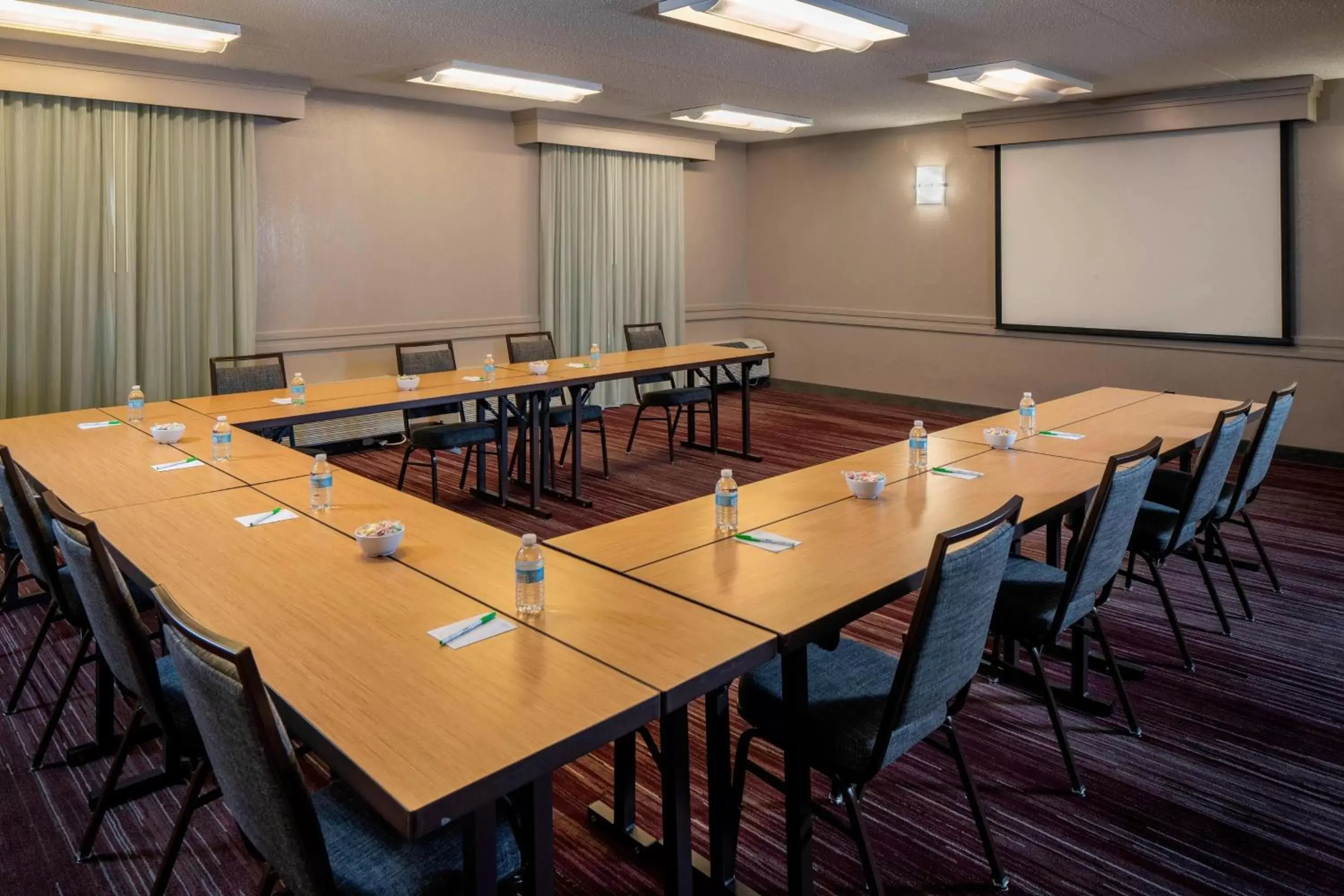 Meeting/conference room in Courtyard by Marriott Nashville Brentwood