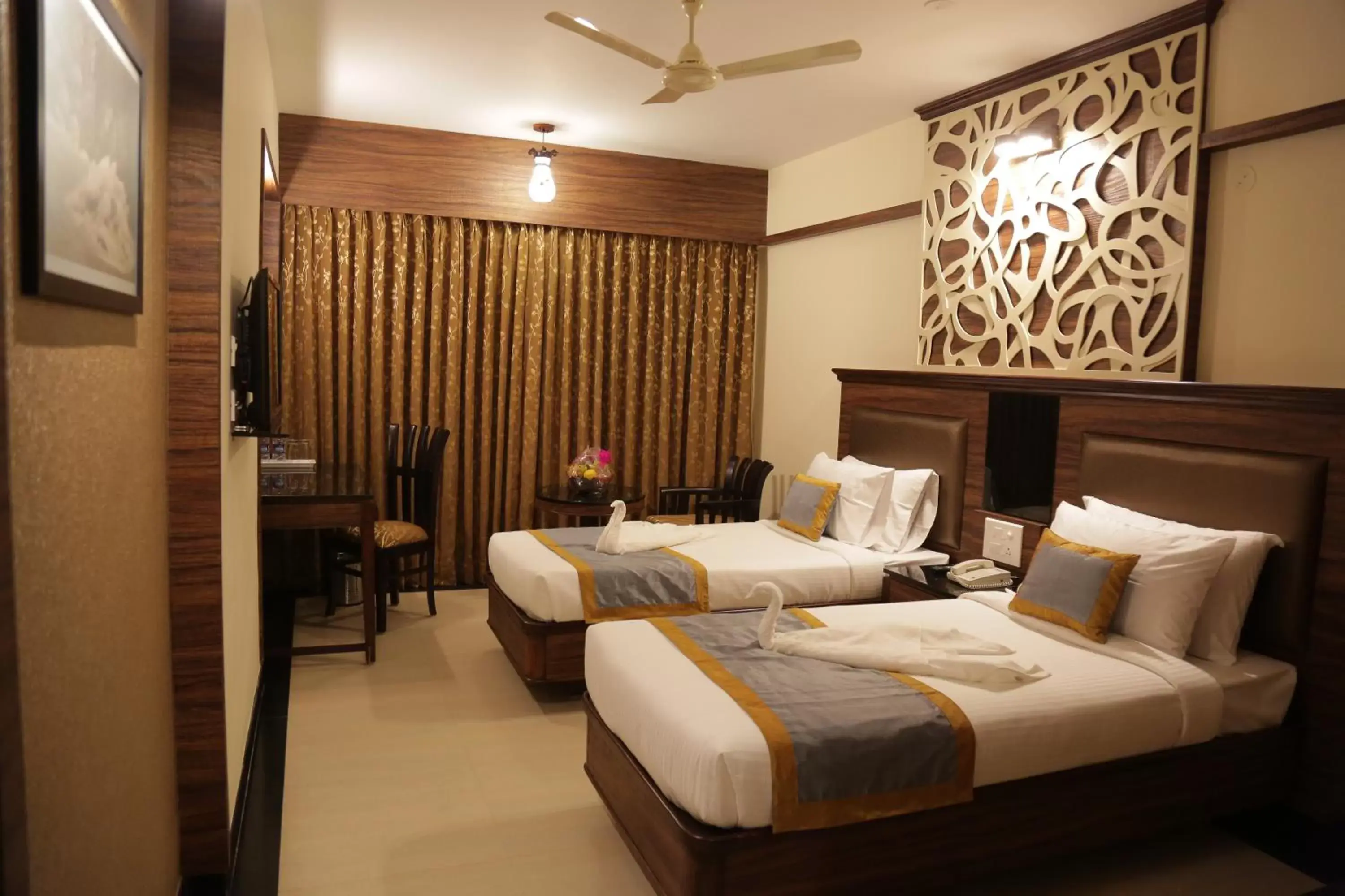 Photo of the whole room, Bed in Rangalaya Royal Photo of the whole room, Bed in Rangalaya Royal