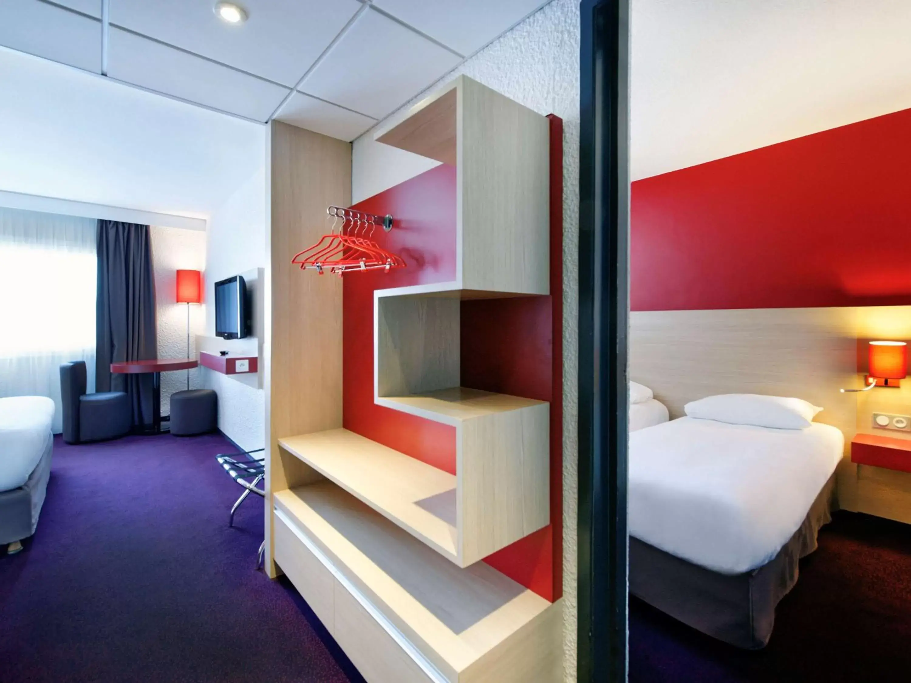 Photo of the whole room, Bed in ibis Styles Chalon sur Saône