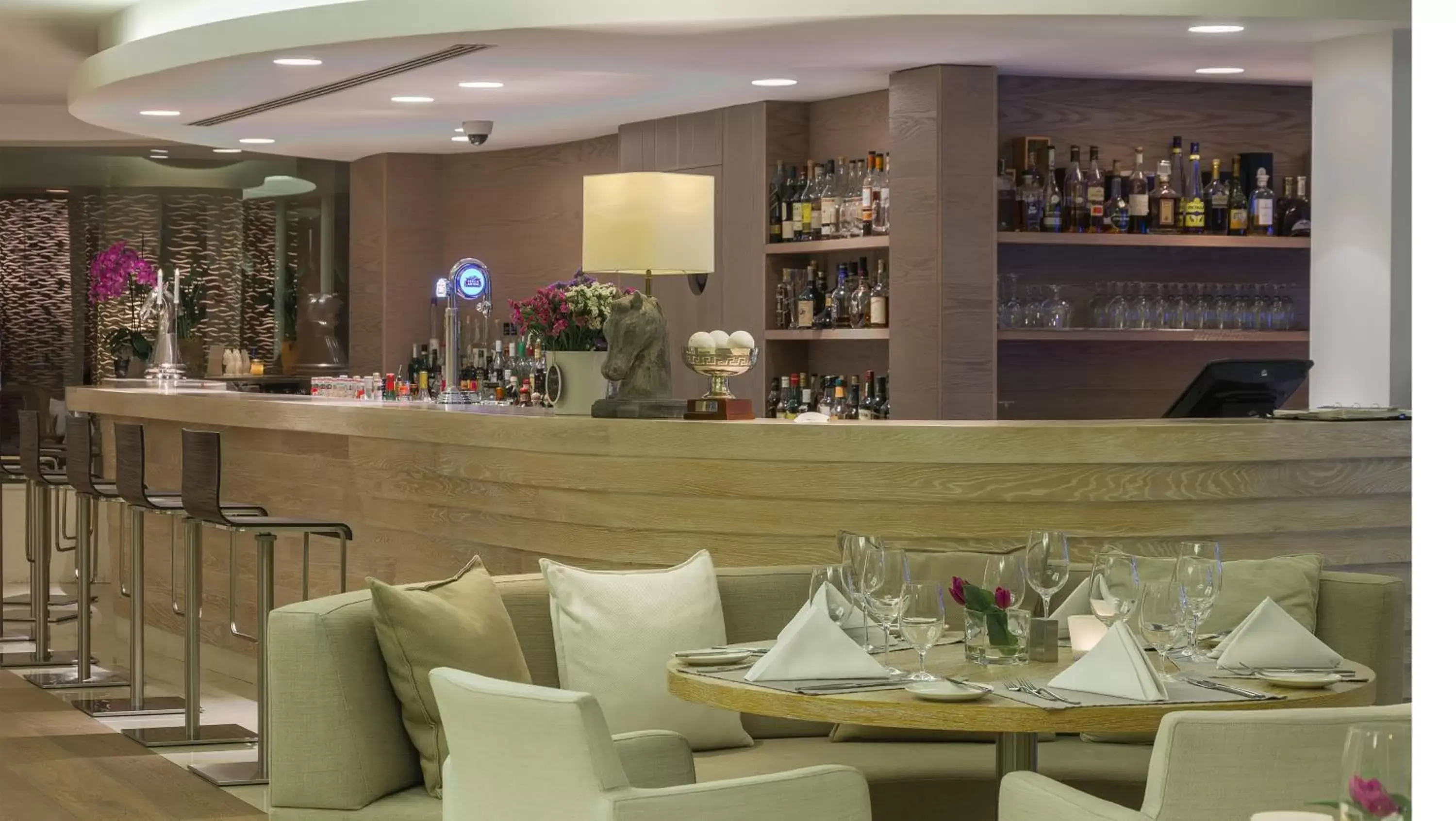 Restaurant/places to eat, Lounge/Bar in Alasia Boutique Hotel