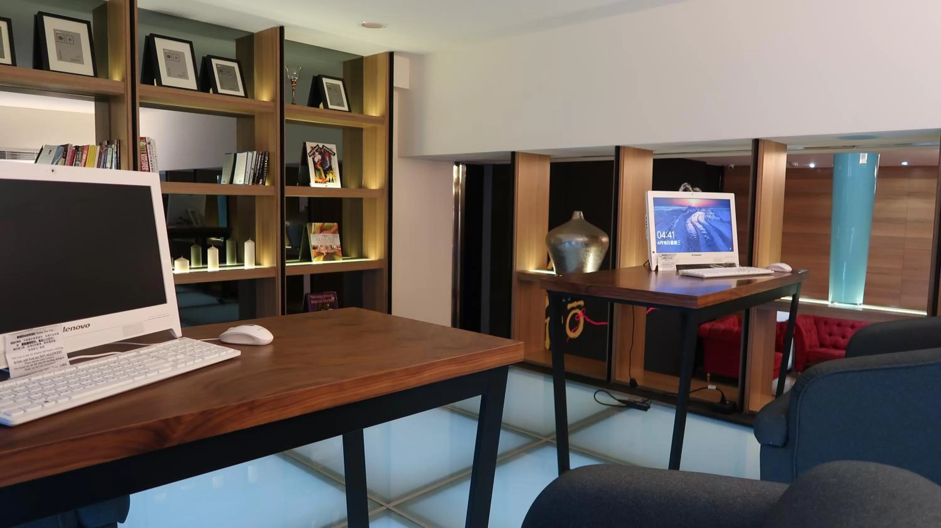 Area and facilities in Amici hotel Six Star Hostel