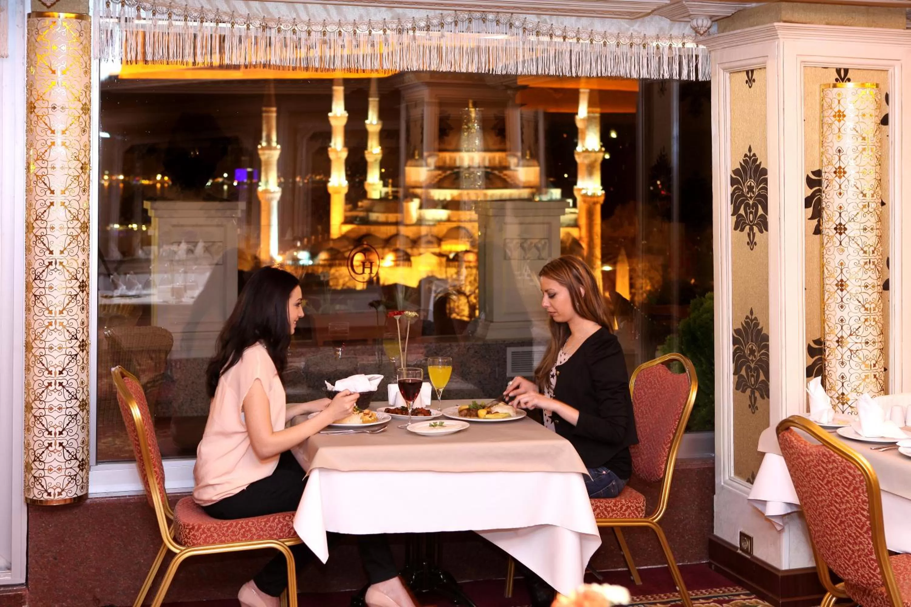 Restaurant/places to eat in Deluxe Golden Horn Sultanahmet Hotel