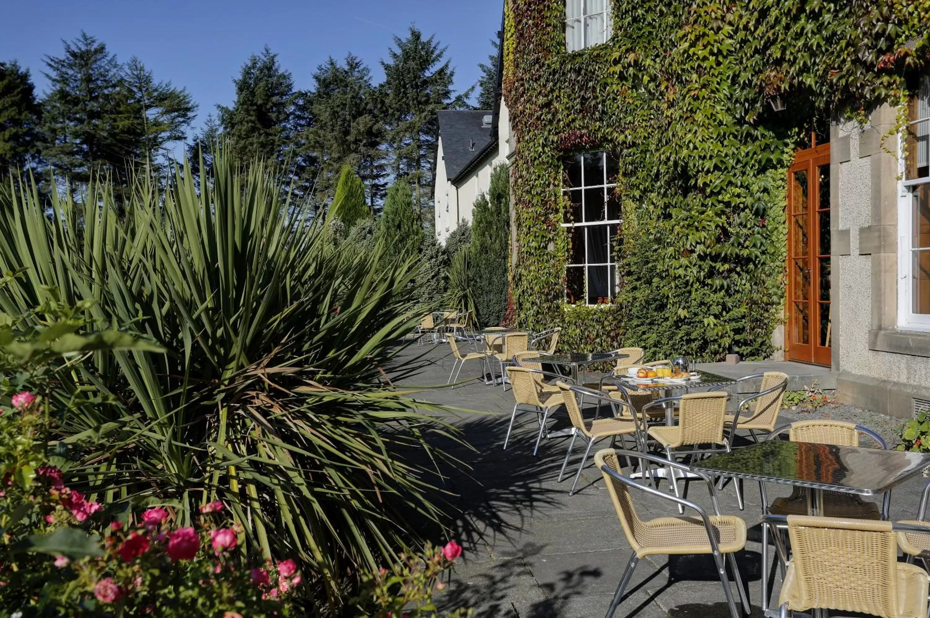 Patio in Best Western Balgeddie House Hotel