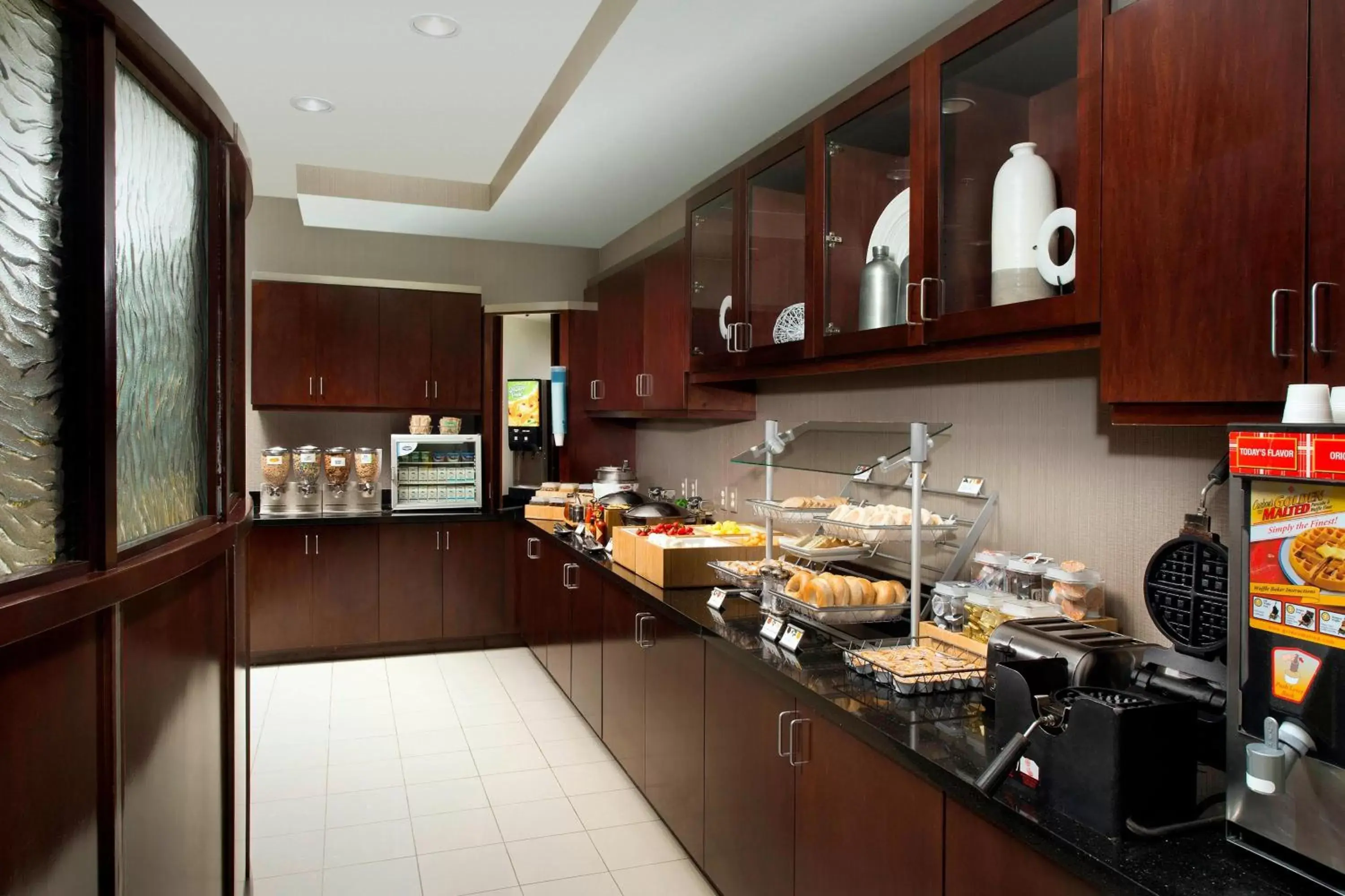 Breakfast, Kitchen/Kitchenette in SpringHill Suites by Marriott Jacksonville North I-95 Area