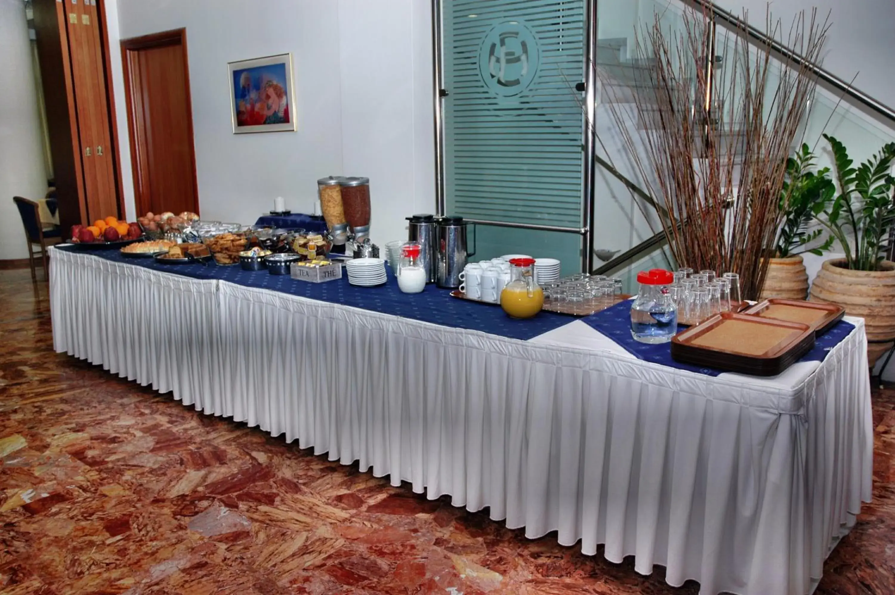 Restaurant/places to eat in Hotel Elena Restaurant/places to eat in Hotel Elena