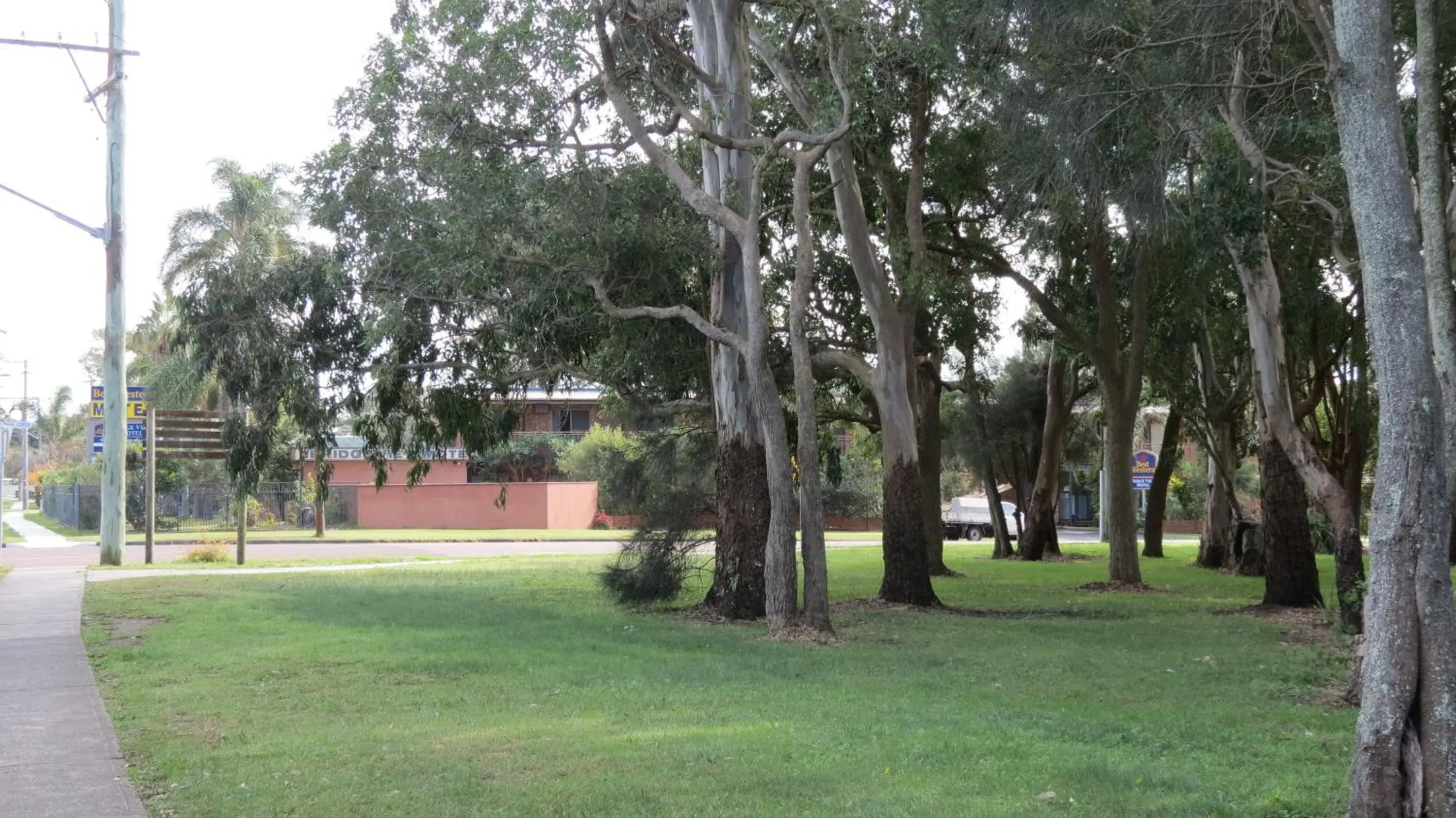 Day, Garden in Bridge View Motel