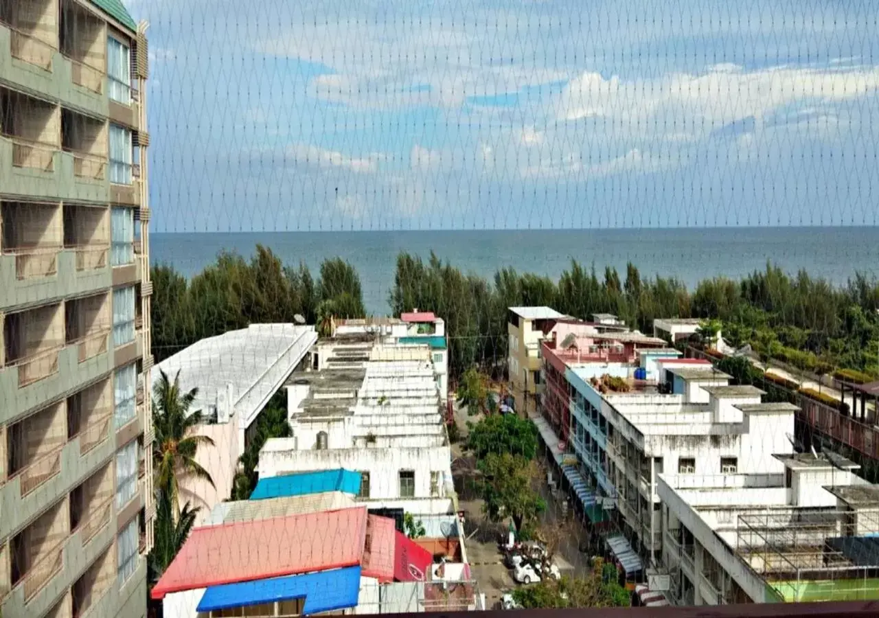 Sea view in Long Beach Cha-Am Hotel Sea view in Long Beach Cha-Am Hotel