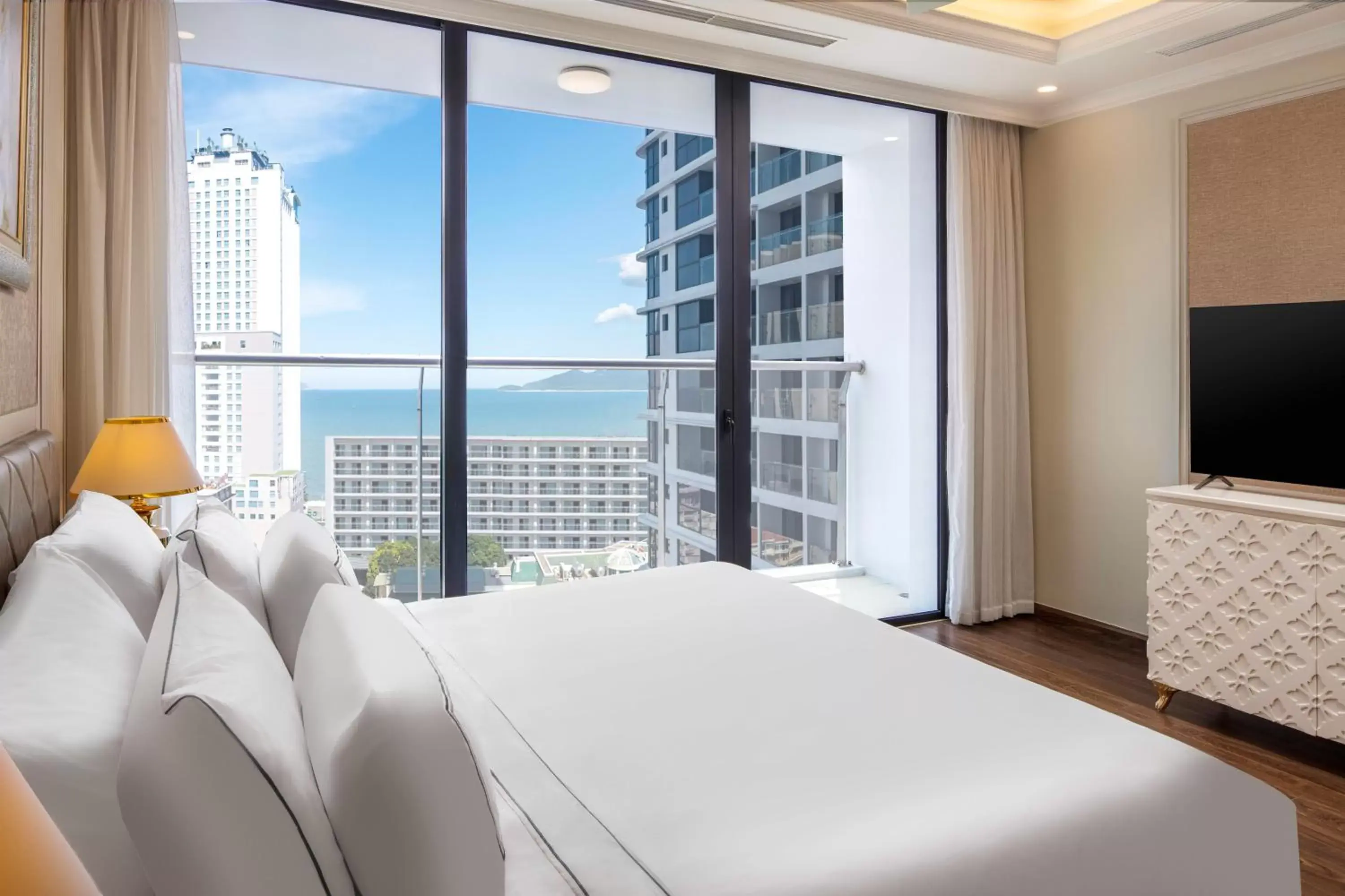 View (from property/room), Bed in Meliá Vinpearl Nha Trang Empire View (from property/room), Bed in Meliá Vinpearl Nha Trang Empire