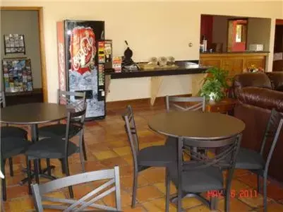 Restaurant/Places to Eat in Motel 6-Freeport, TX