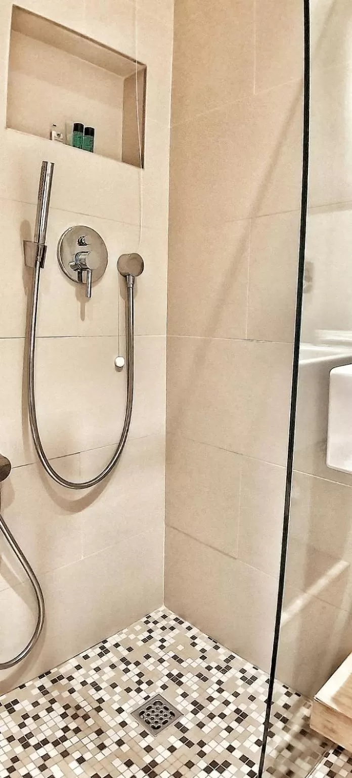 Shower in Hotel Nazionale