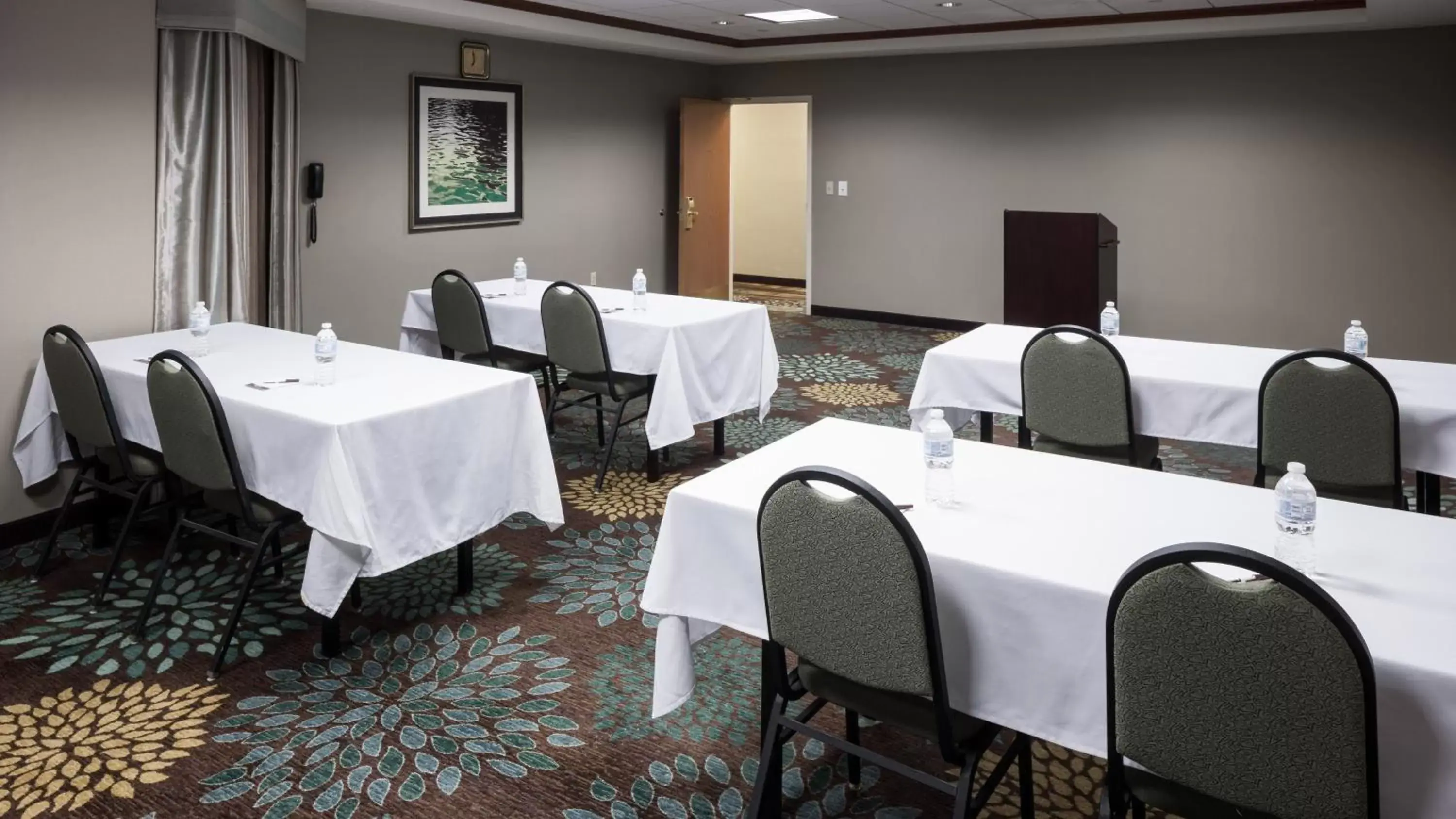 Meeting/conference room in Staybridge Suites Jackson, an IHG Hotel