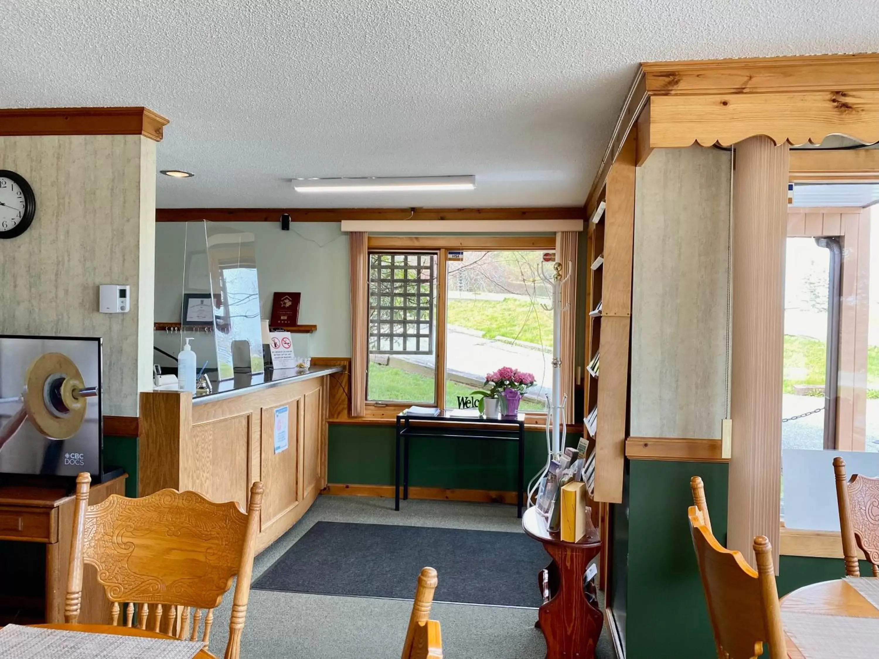 Lobby or reception, Kitchen/Kitchenette in New Age Inn - Voyageur