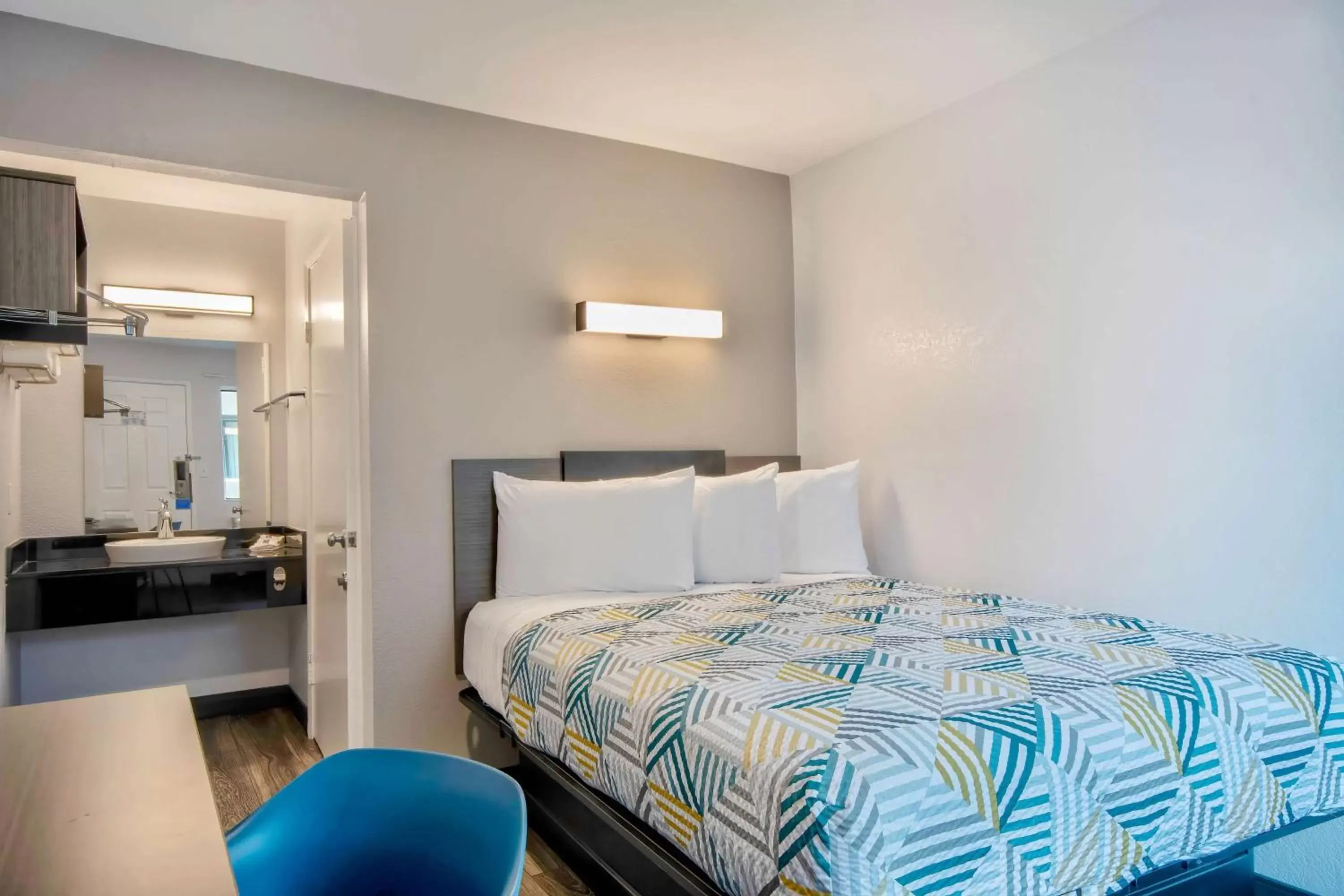 Property building, Bed in Motel 6-Marina, CA - Monterey Property building, Bed in Motel 6-Marina, CA - Monterey