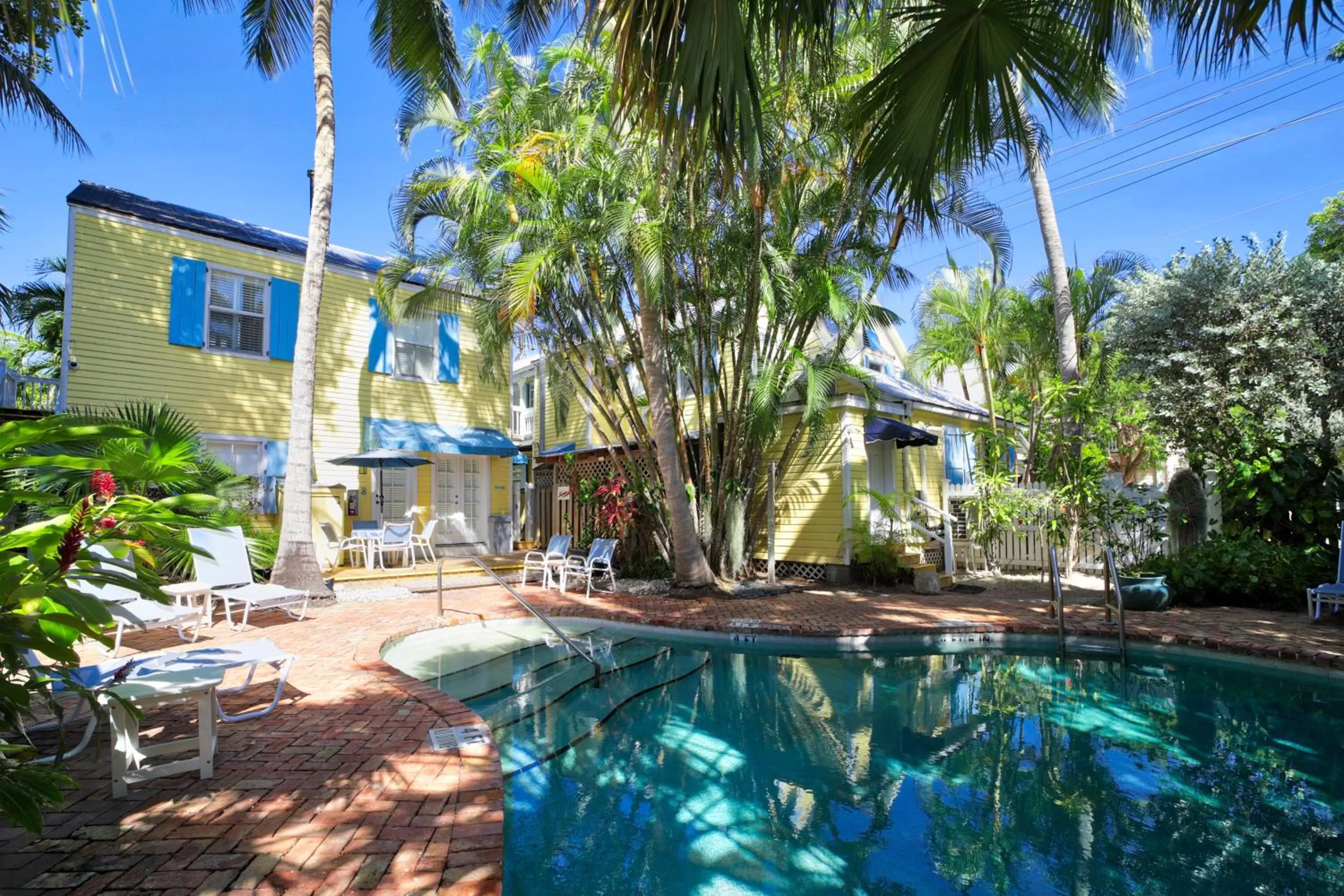 Property building, Swimming Pool in Tranquillity