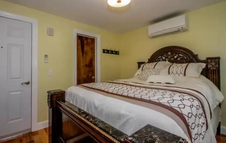 Bed in Cold Spring Hotel Bed in Cold Spring Hotel