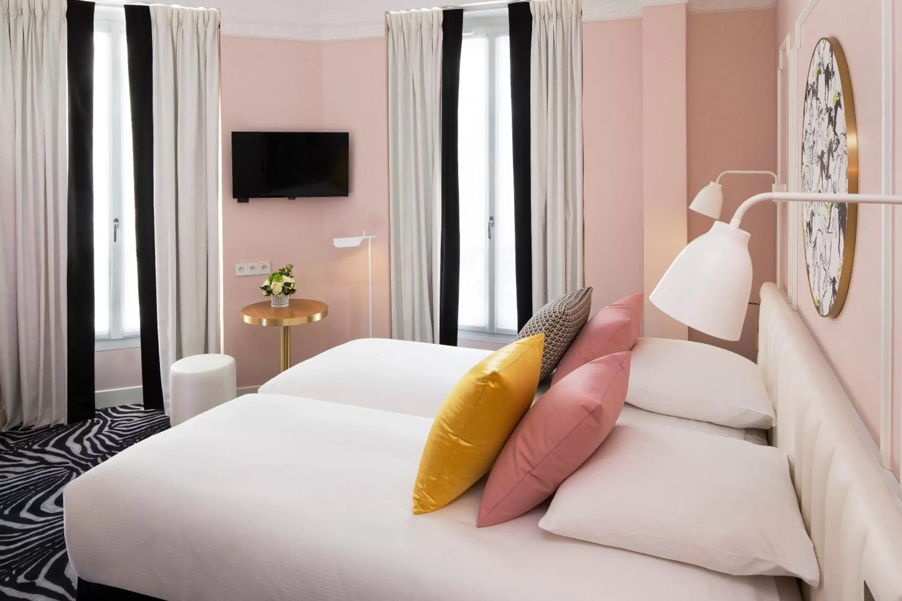 Photo of the whole room, Bed in Hôtel Pastel Paris