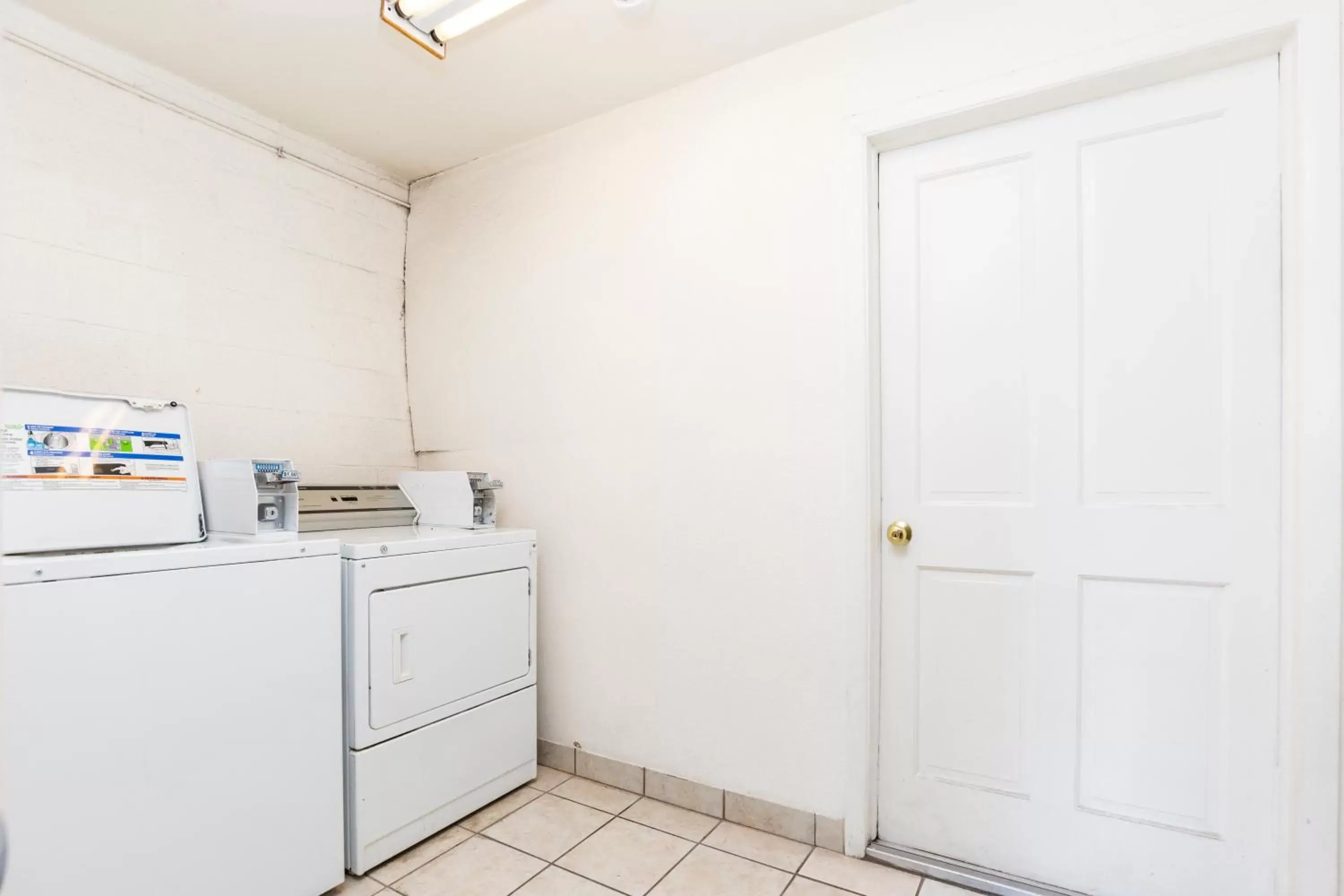 Kitchen/Kitchenette in Bardmoor Suites