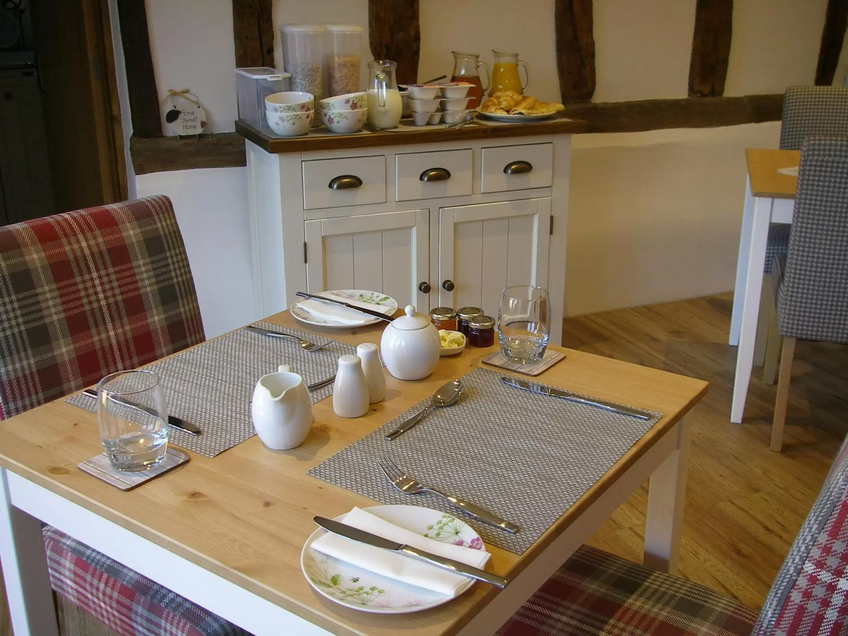 Restaurant/places to eat, Kitchen/Kitchenette in Grove Barn Bed and Breakfast