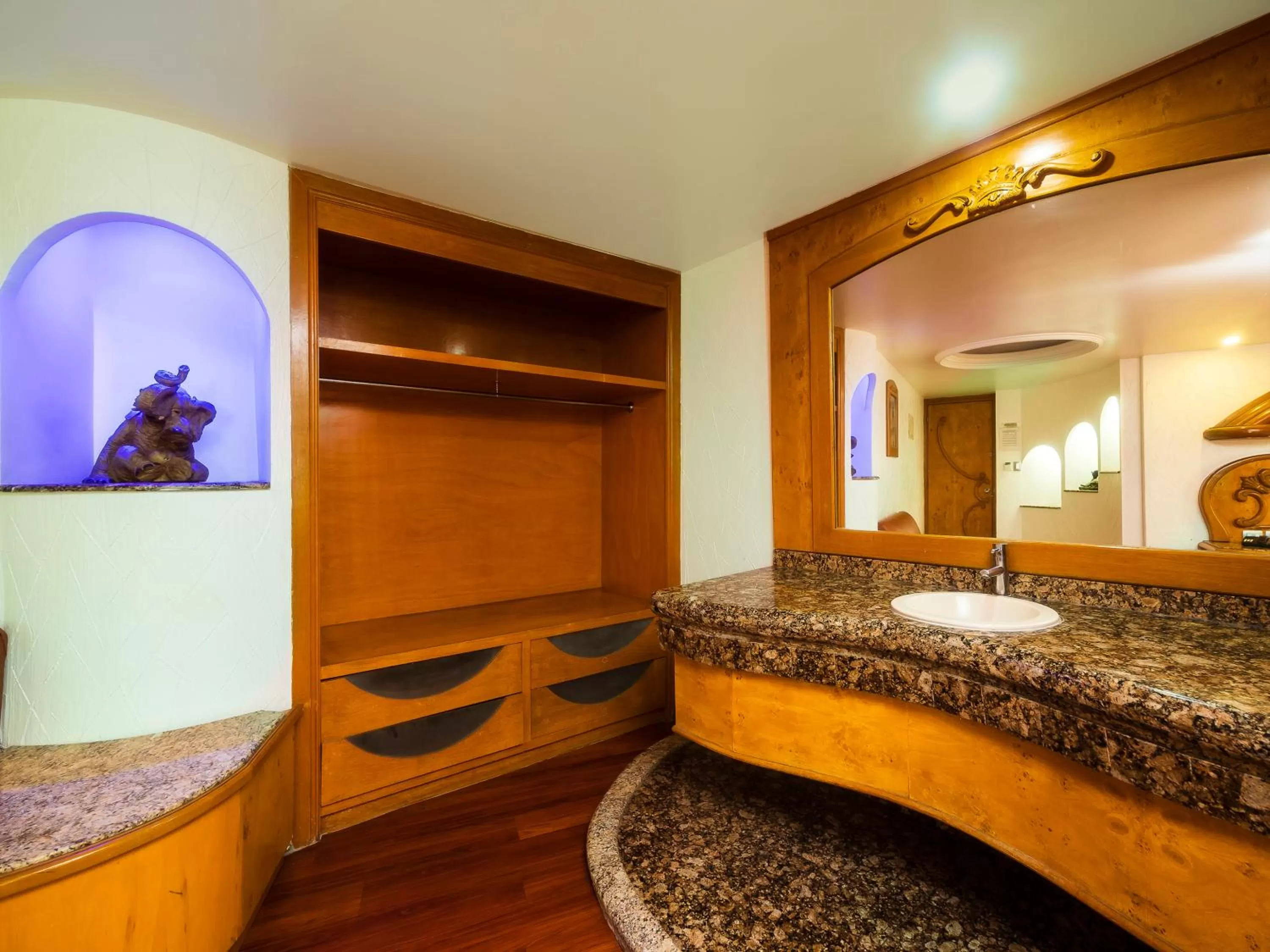 Bedroom, Bathroom in Hotel Normandie